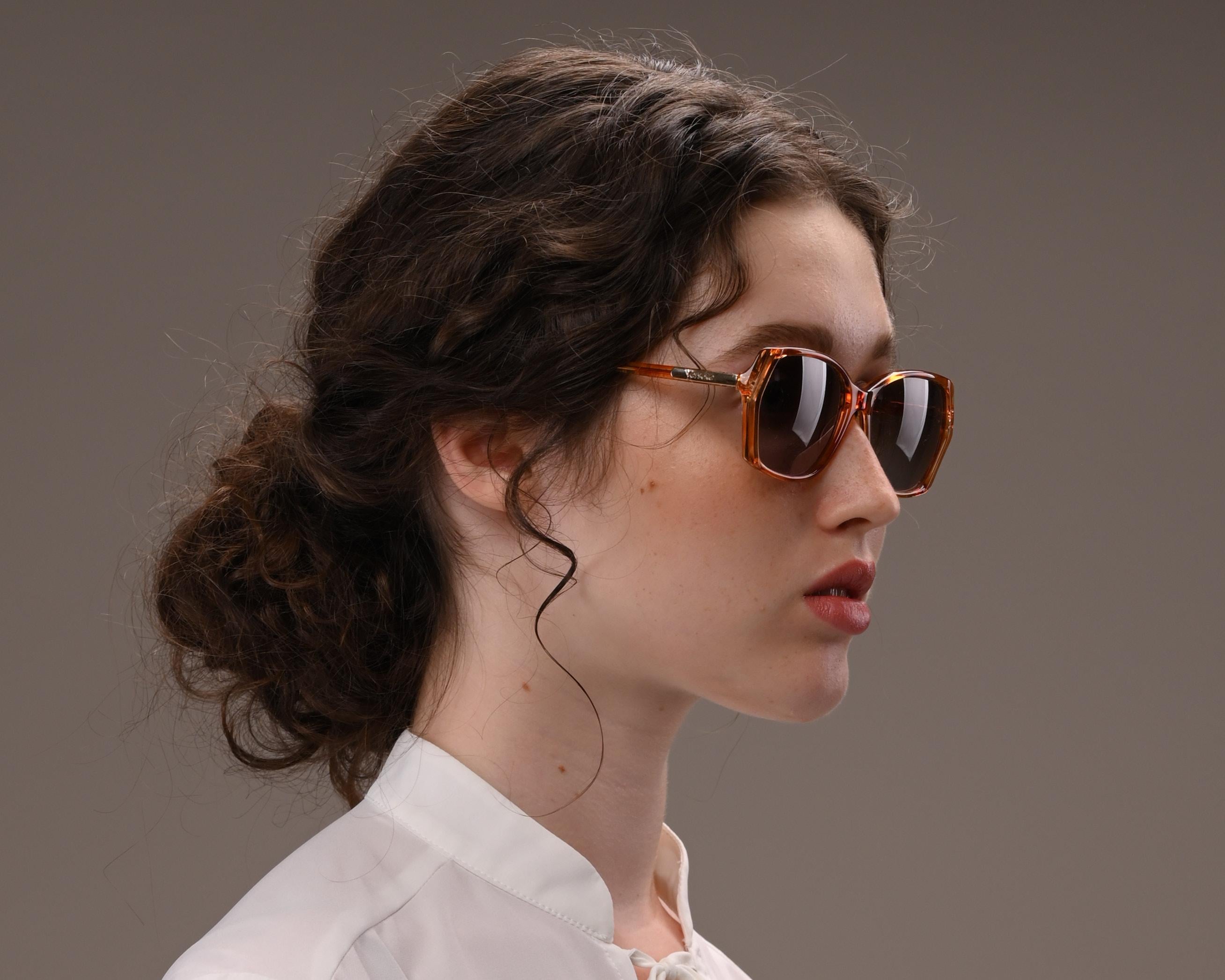 Gianni Versace vintage sunglasses for women For Sale 1