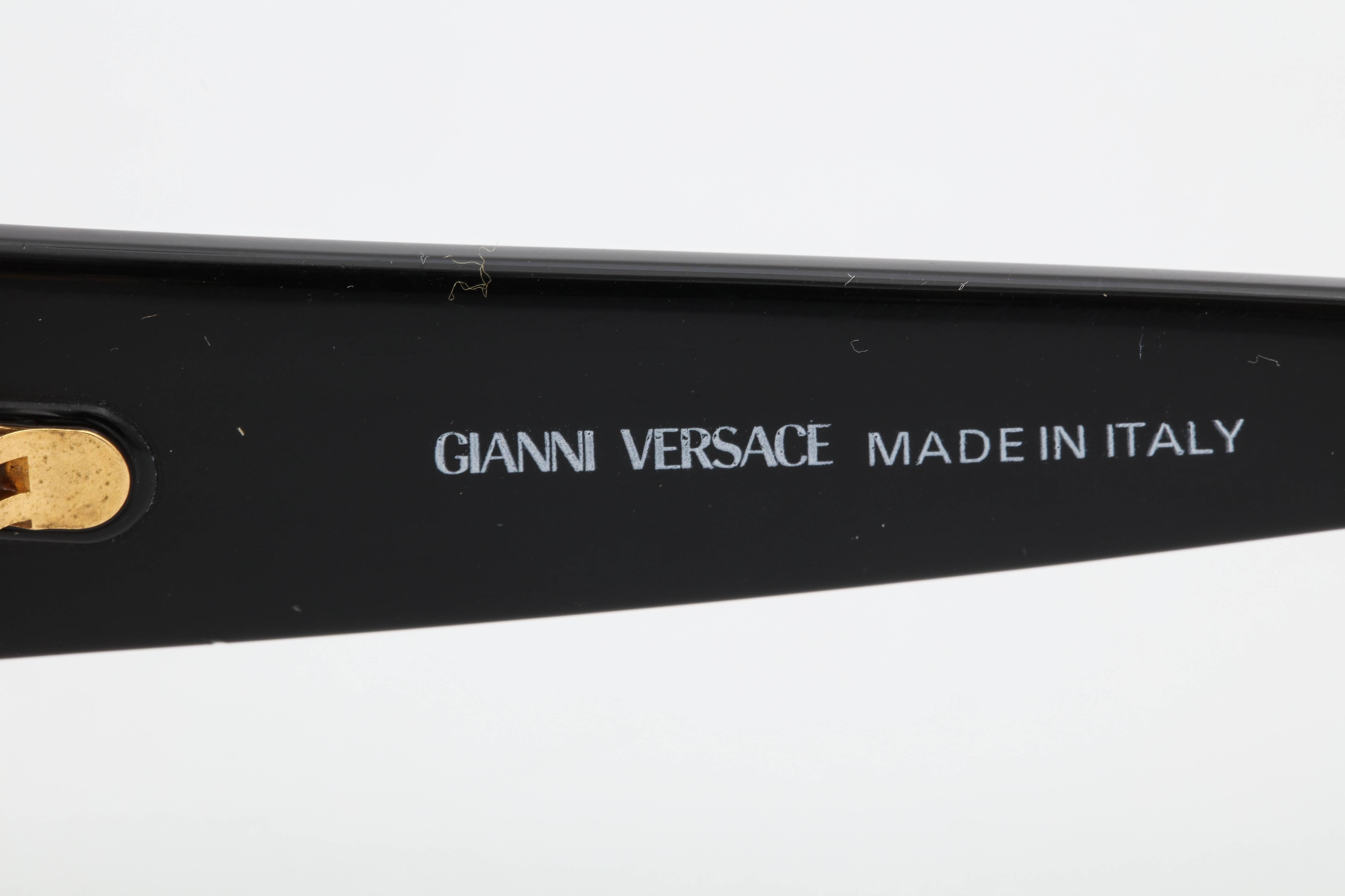 Gianni Versace Vintage Sunglasses Mod S 62 Col 18L In Excellent Condition For Sale In Chicago, IL