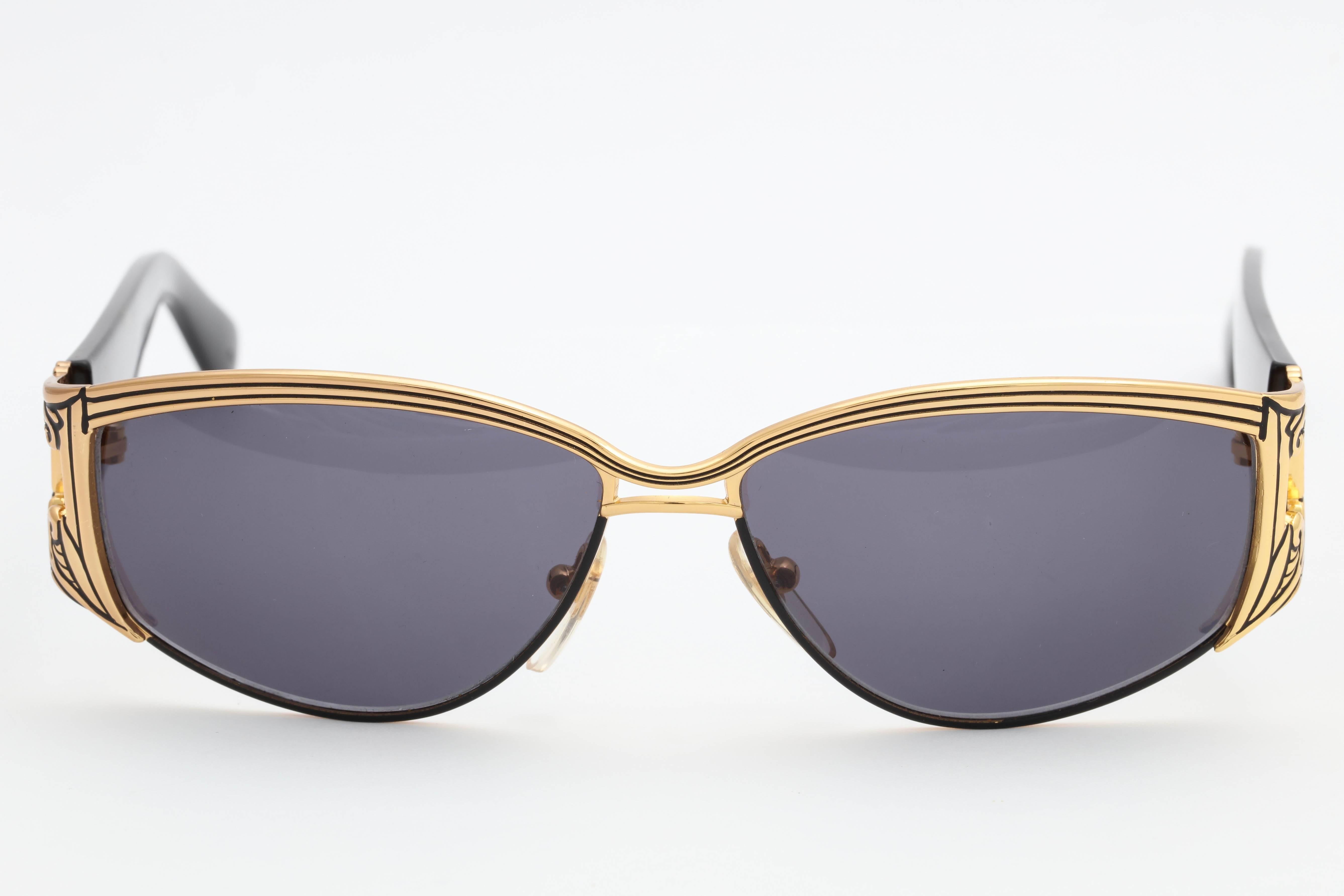 Gianni Versace Vintage Sunglasses Mod S 62 Col 18L For Sale 1