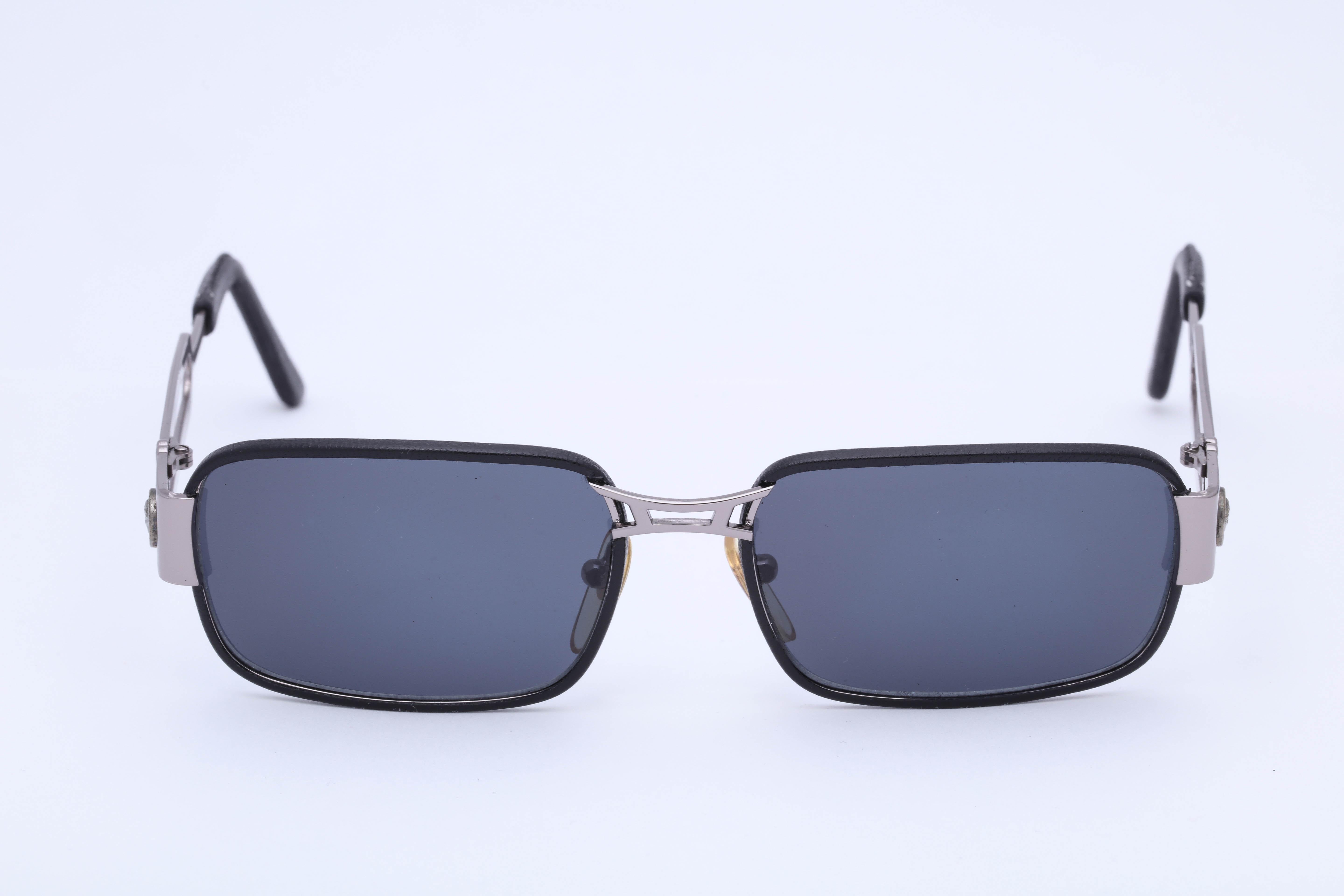 Gianni Versace Vintage Sunglasses Mod S55/P In Excellent Condition For Sale In Chicago, IL