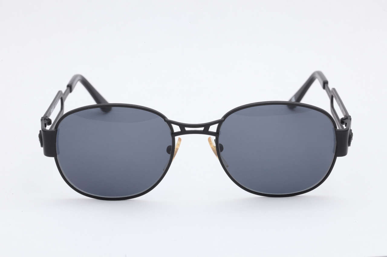 Gianni Versace Vintage Sunglasses Mod S57 Col 028 For Sale 1