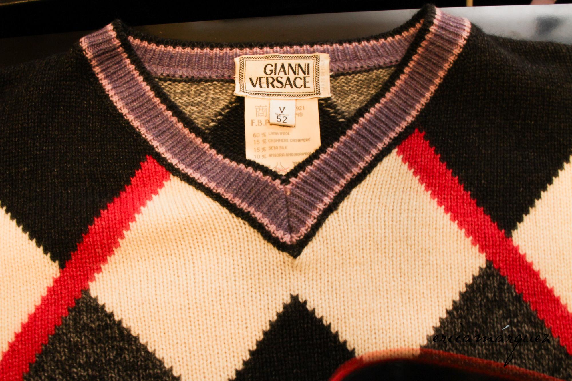 Gianni Versace, Maglione con scollo a V in lana vintage, cashmere, misto seta, Arguile in vendita 8