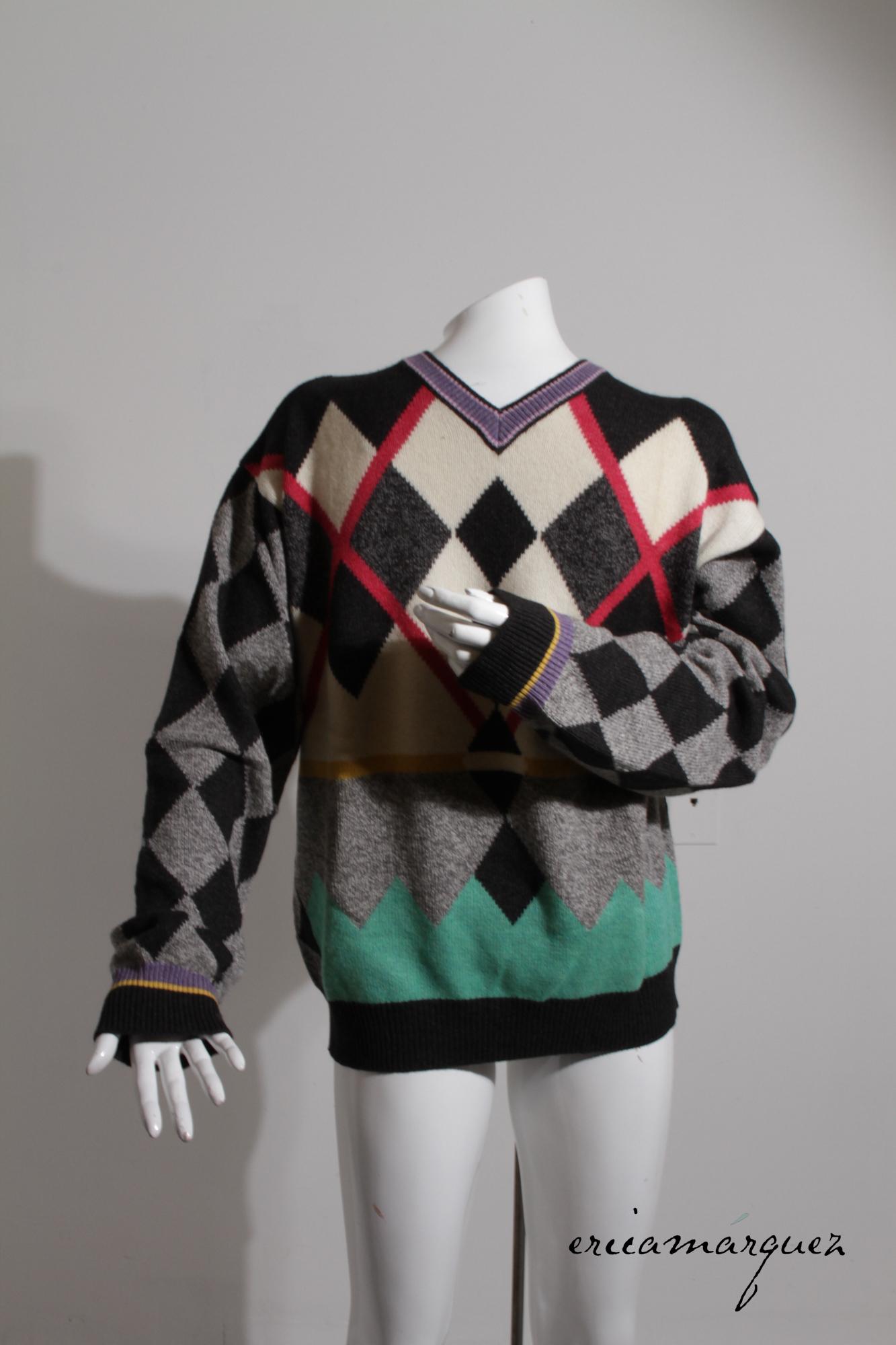 Nero Gianni Versace, Maglione con scollo a V in lana vintage, cashmere, misto seta, Arguile in vendita