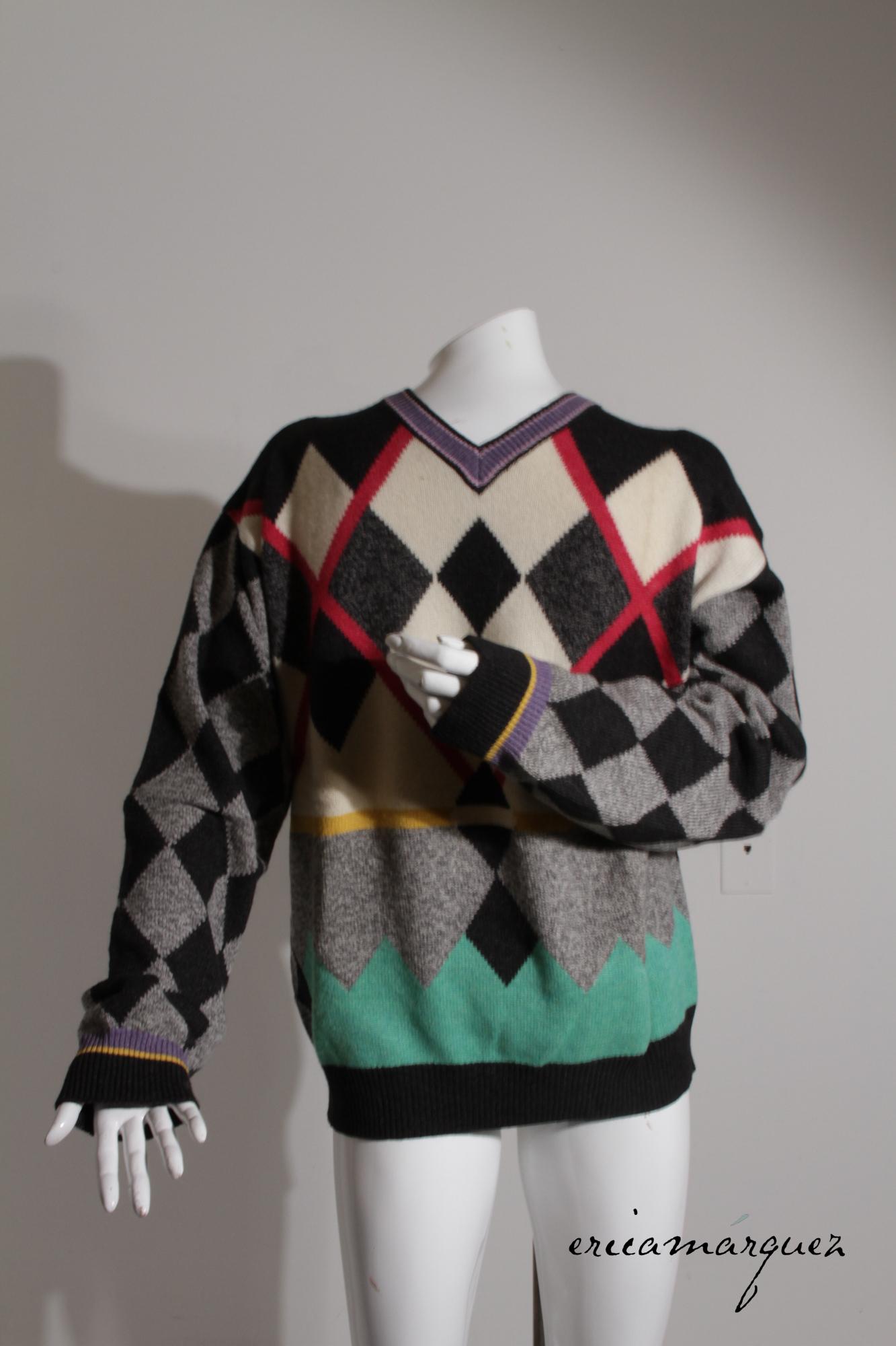 Gianni Versace, Maglione con scollo a V in lana vintage, cashmere, misto seta, Arguile in vendita 2