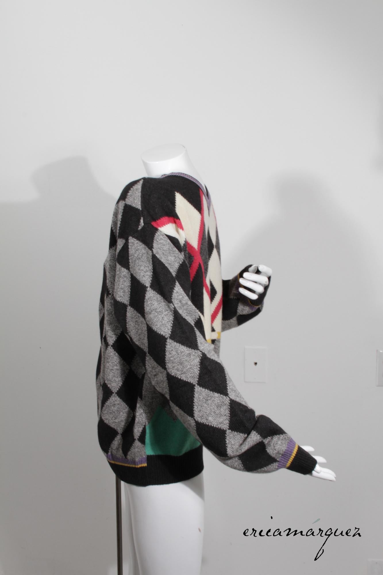 Gianni Versace, Maglione con scollo a V in lana vintage, cashmere, misto seta, Arguile in vendita 4