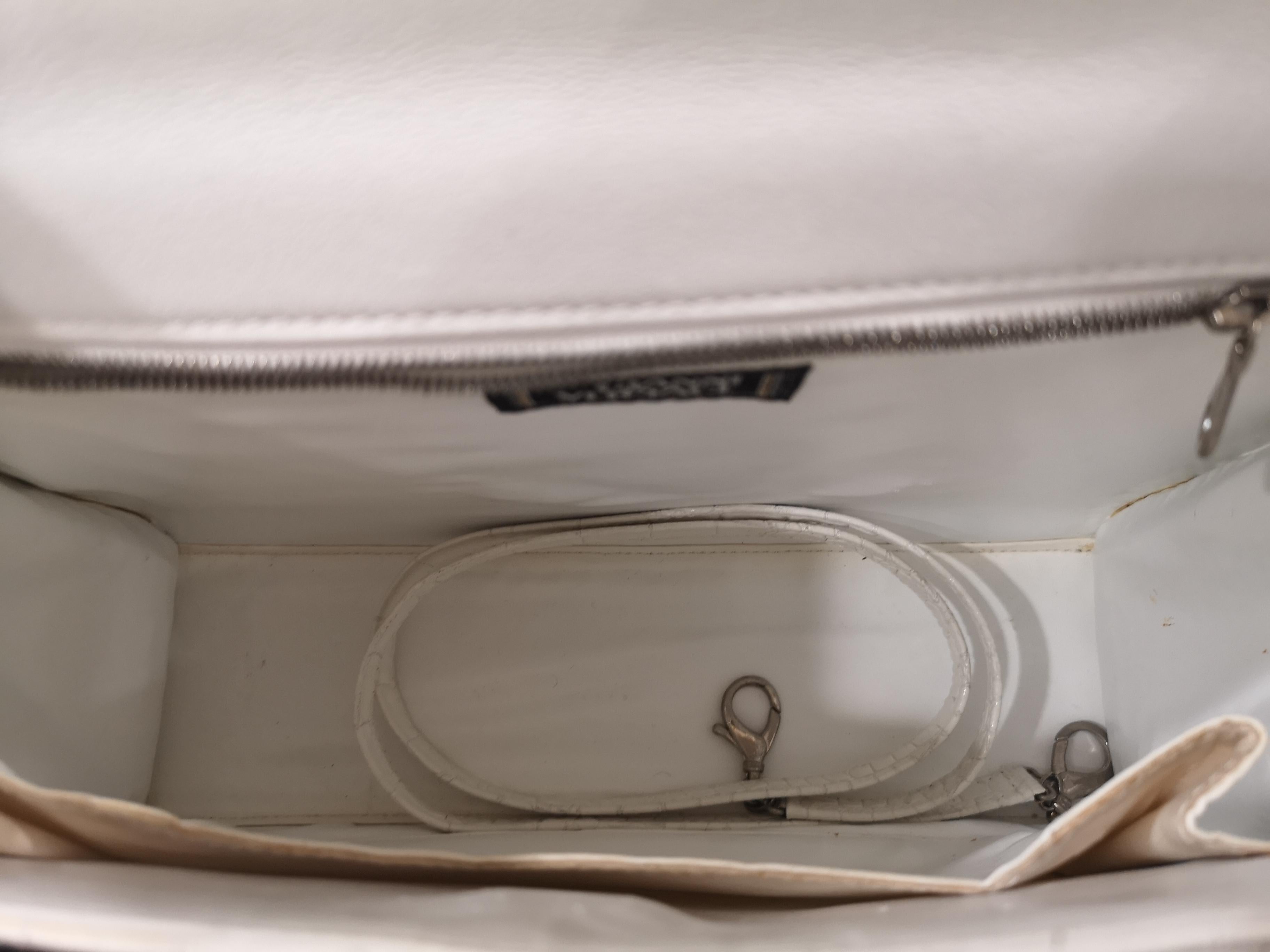 Gianni Versace white leather cocco handle shoulder bag In Excellent Condition In Capri, IT