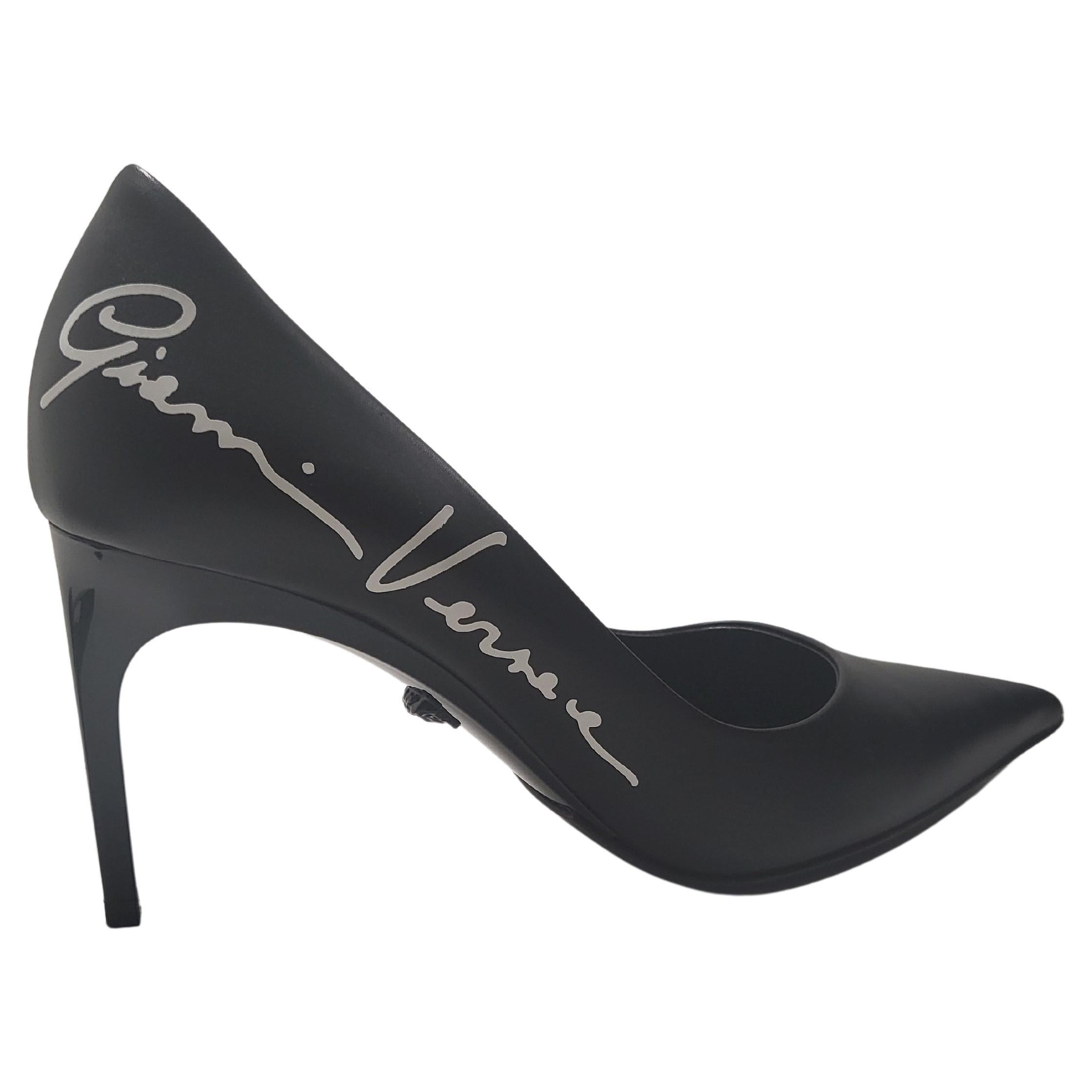 Gianni Versace White Signed Logo Leather Black Heels For Sale