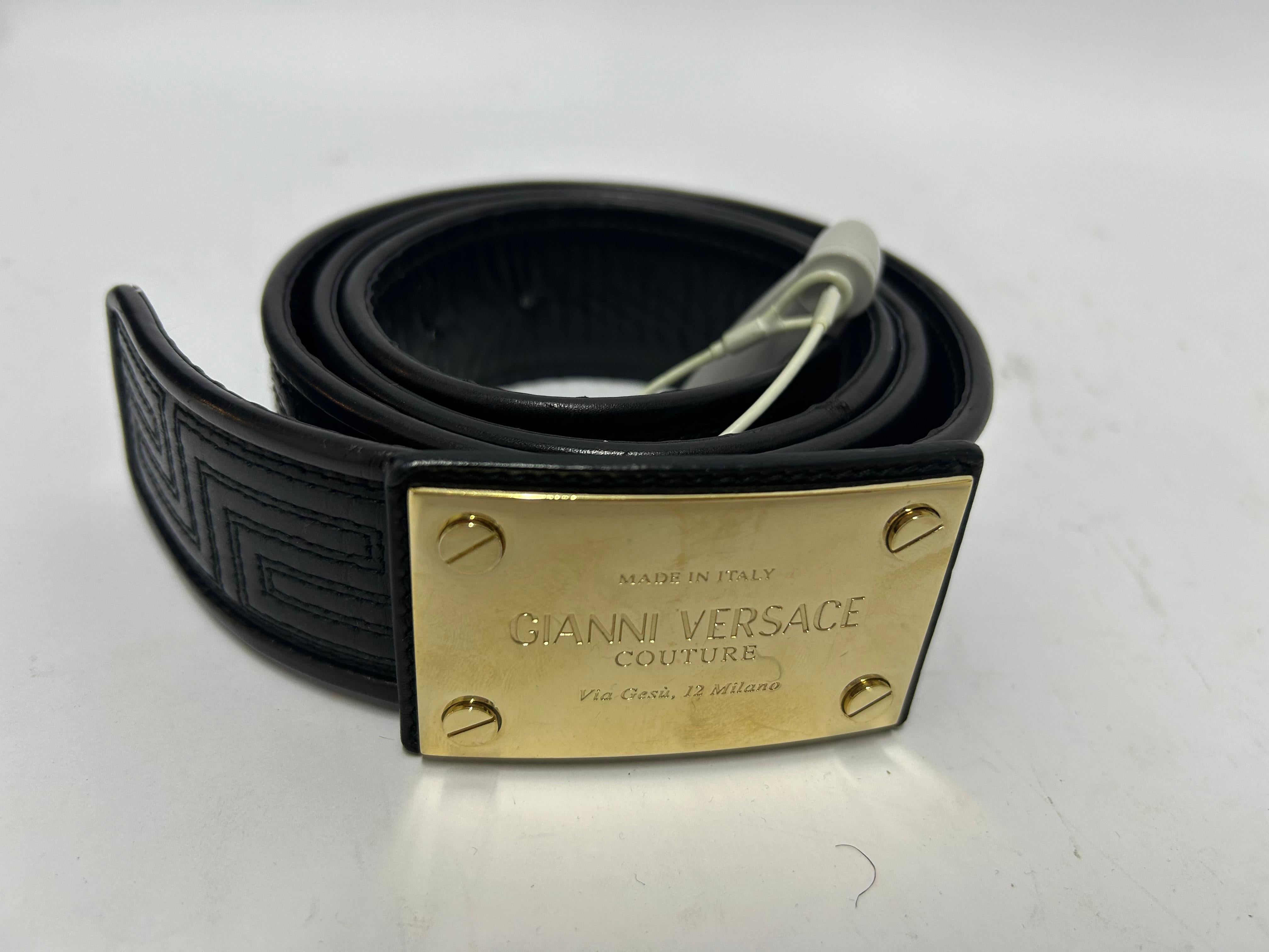 Gianni Versace Women's Quilted Leather Logo Plaque Buckle Belt For Sale 5