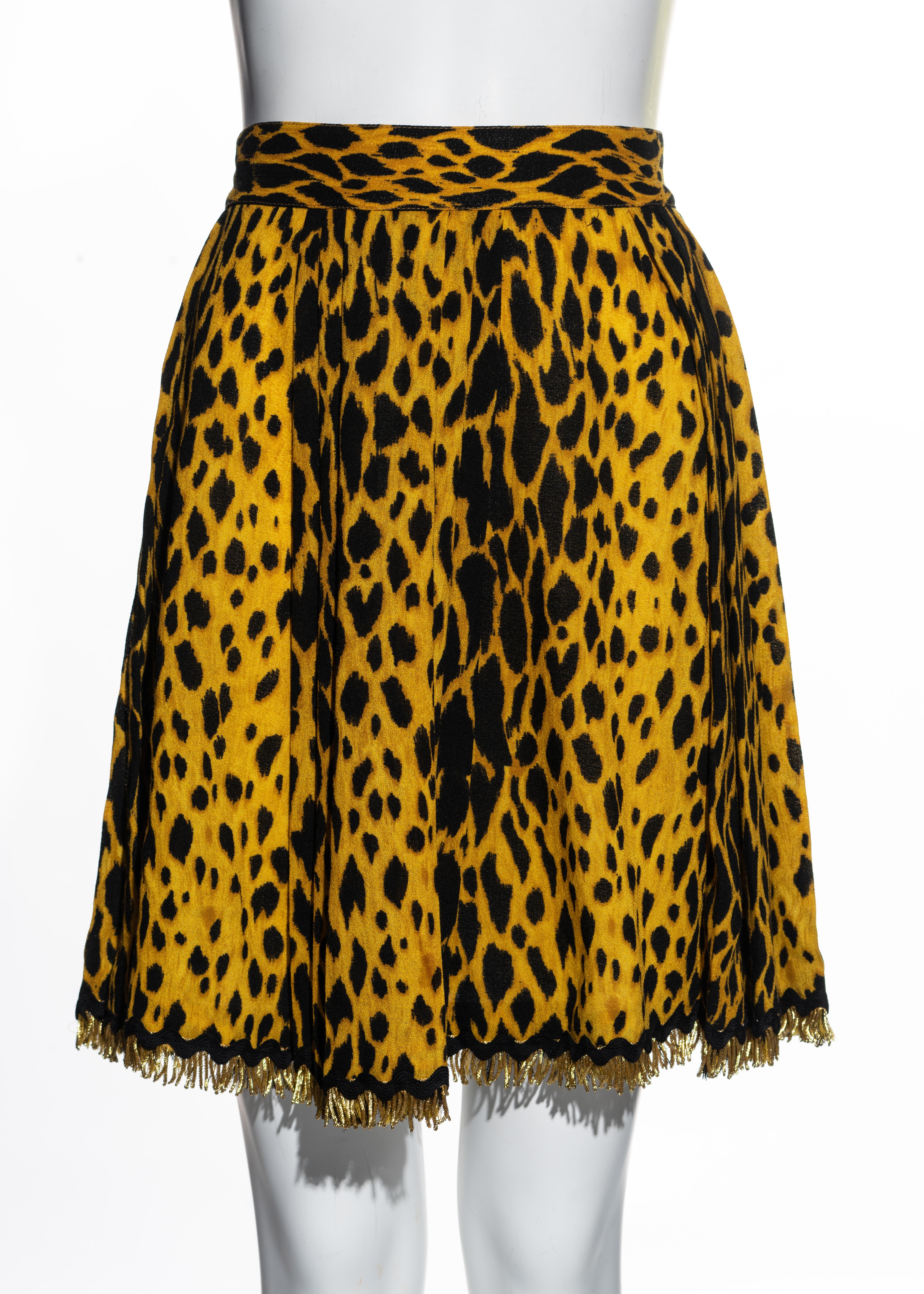 ▪ Gianni Versace wool crepe wrap skirt 
▪ Black cheetah print with yellow place 
▪ Gold fringed trim 
▪ Flat pleats 
▪ IT 42 - FR 38 - UK 10 - US 6
▪ Spring-Summer 1992