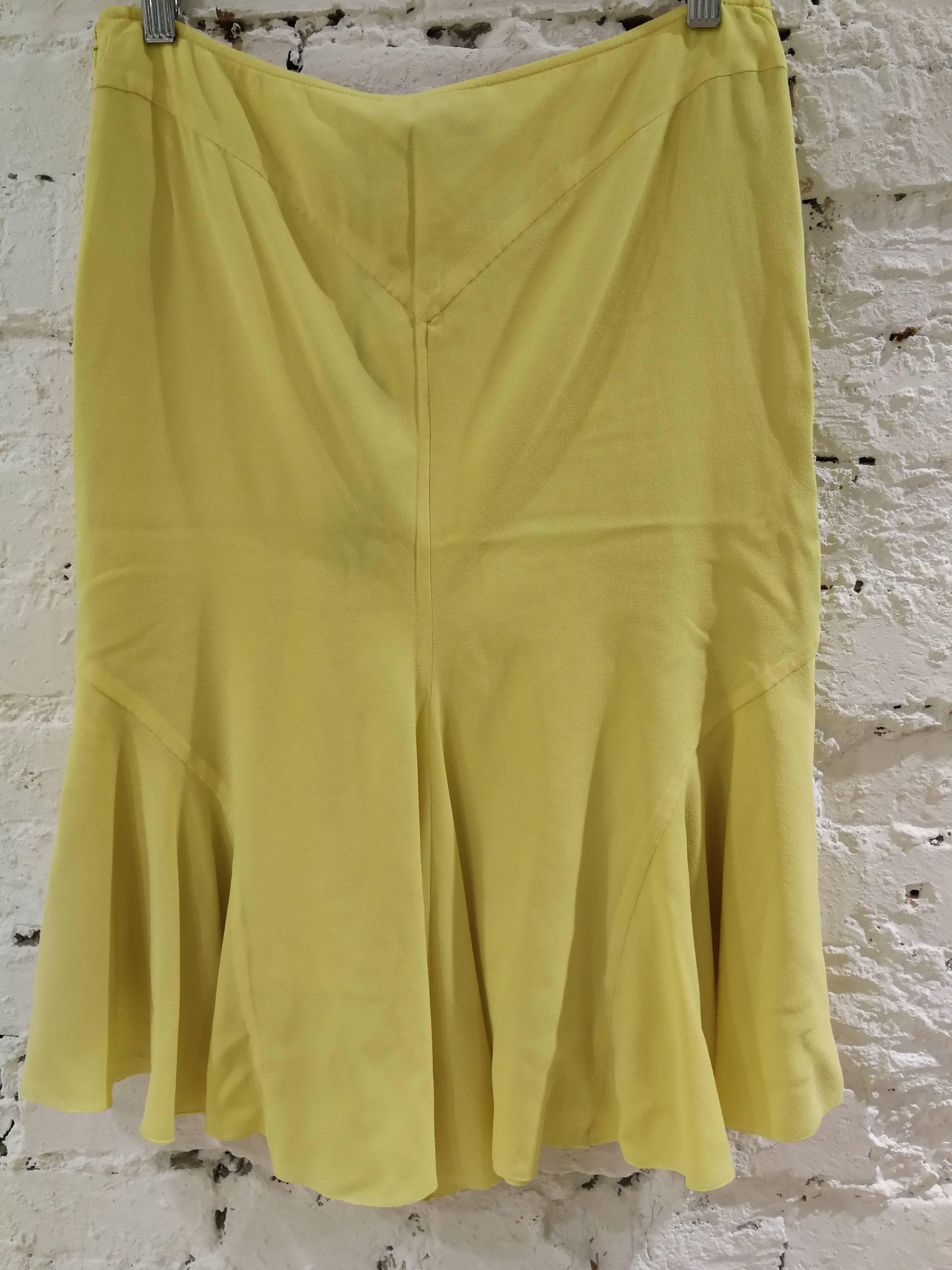 Gianni Versace Yellow Silk Skirt NWOT

Totally made in italy in size M 