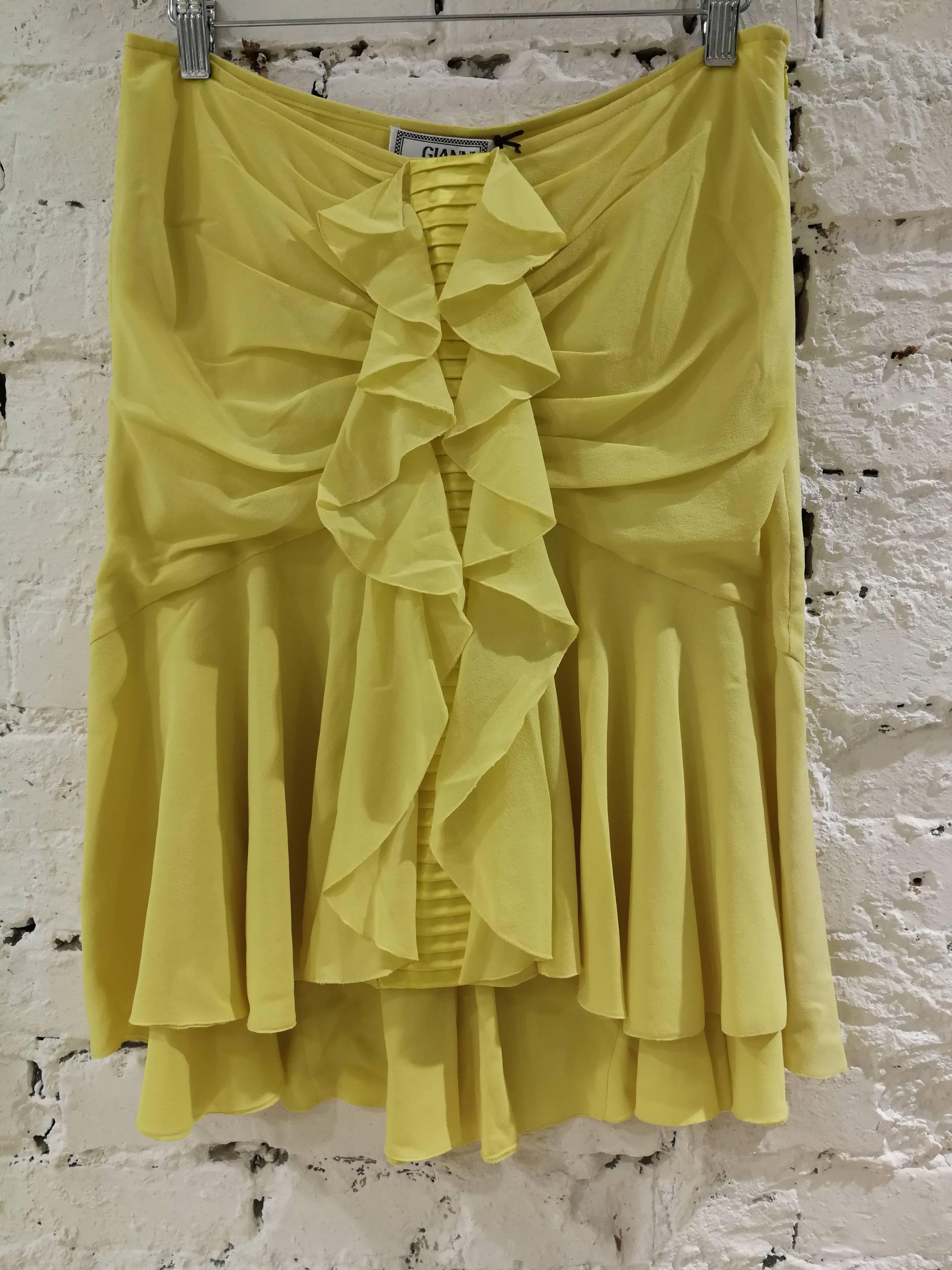 Gianni Versace Yellow Silk Skirt NWOT In New Condition In Capri, IT
