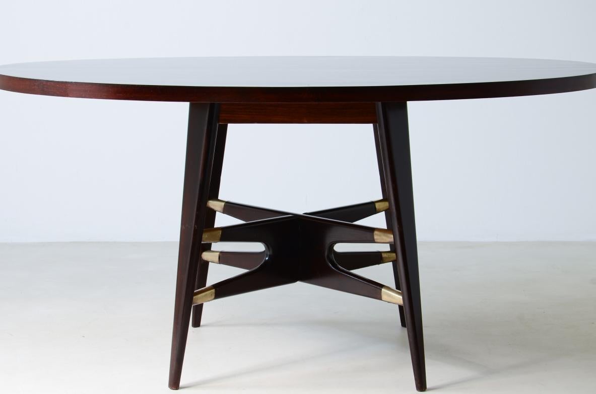 Italian Gianni Vigorelli, elegant oval table in stained wood  For Sale