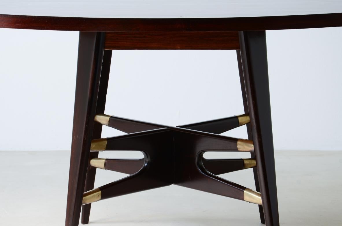 Gianni Vigorelli, elegant oval table in stained wood  In Excellent Condition For Sale In Milano, IT