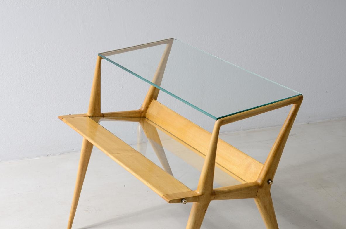 Attr. Gianni Vigorelli

Refined magazine rack table in turned maple with thick glass top and inclined wood and glass top.

Italian manufacture 1950's