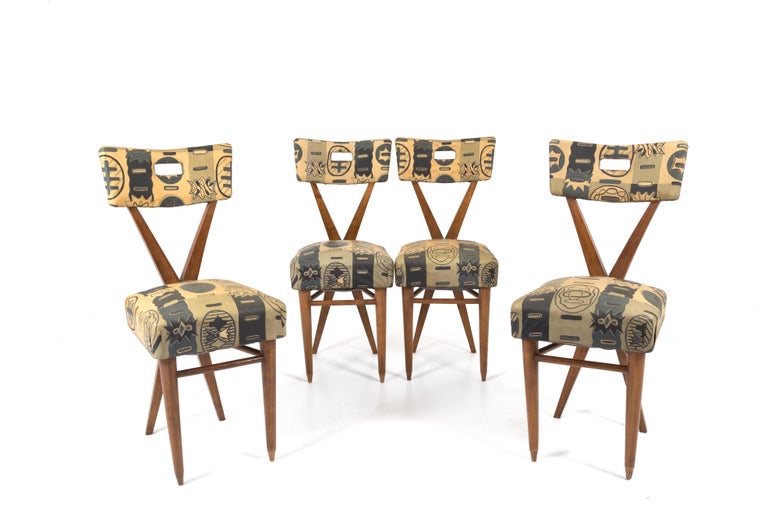 Gianni Vigorelli Set of Four Wooden Chairs with Original Fabric, 1950s In Good Condition In Milano, IT