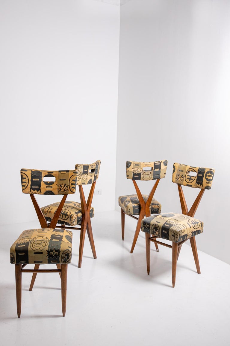 Mid-20th Century Gianni Vigorelli Set of Four Wooden Chairs with Original Fabric, 1950s For Sale
