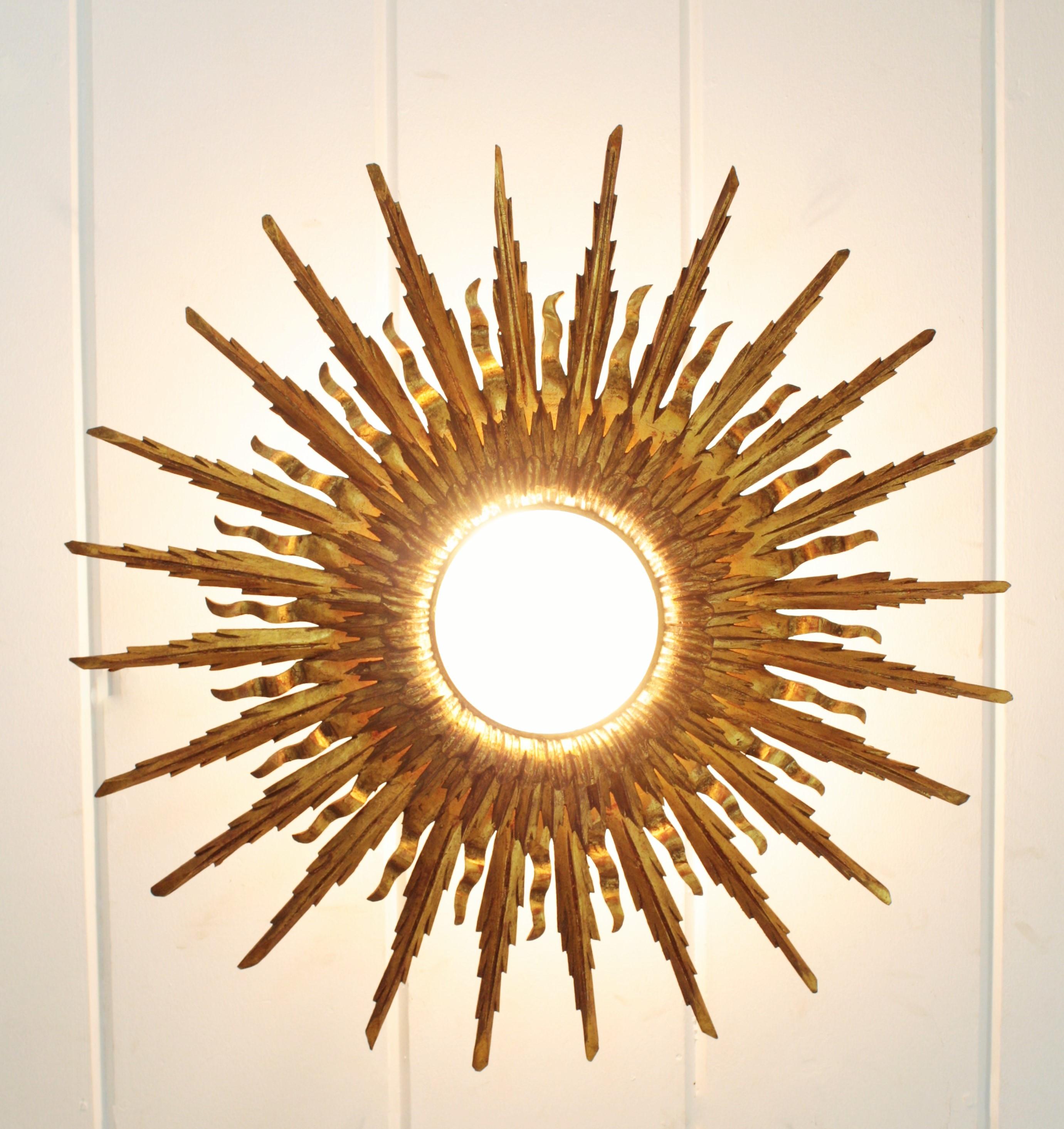 Giant 1930s Baroque Gold Leaf Giltwood Sunburst Ceiling Light Fixture or Mirror In Excellent Condition In Barcelona, ES