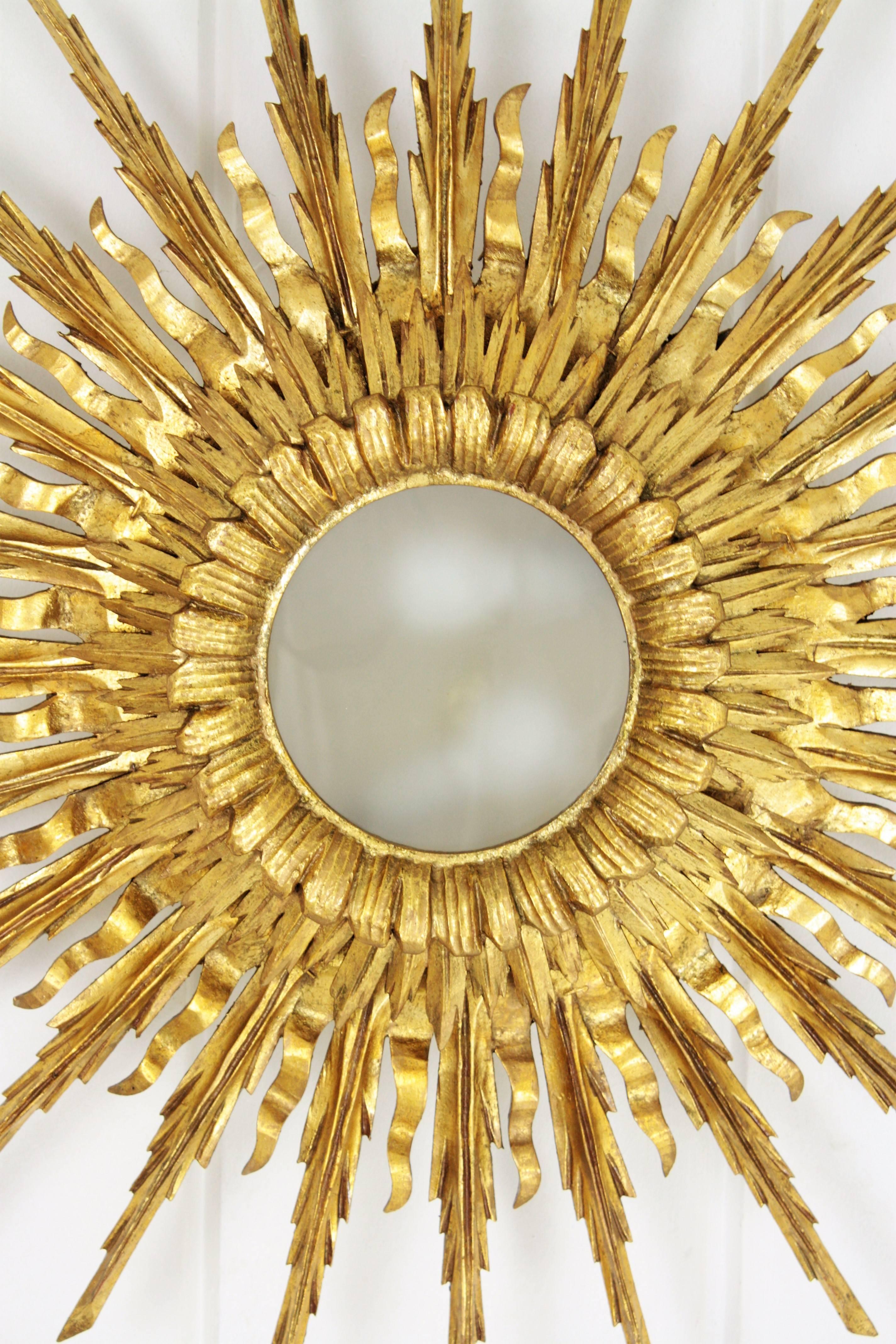 Giant 1940s Baroque Gold Leaf Giltwood Sunburst Ceiling Light Fixture or Mirror In Excellent Condition In Barcelona, ES