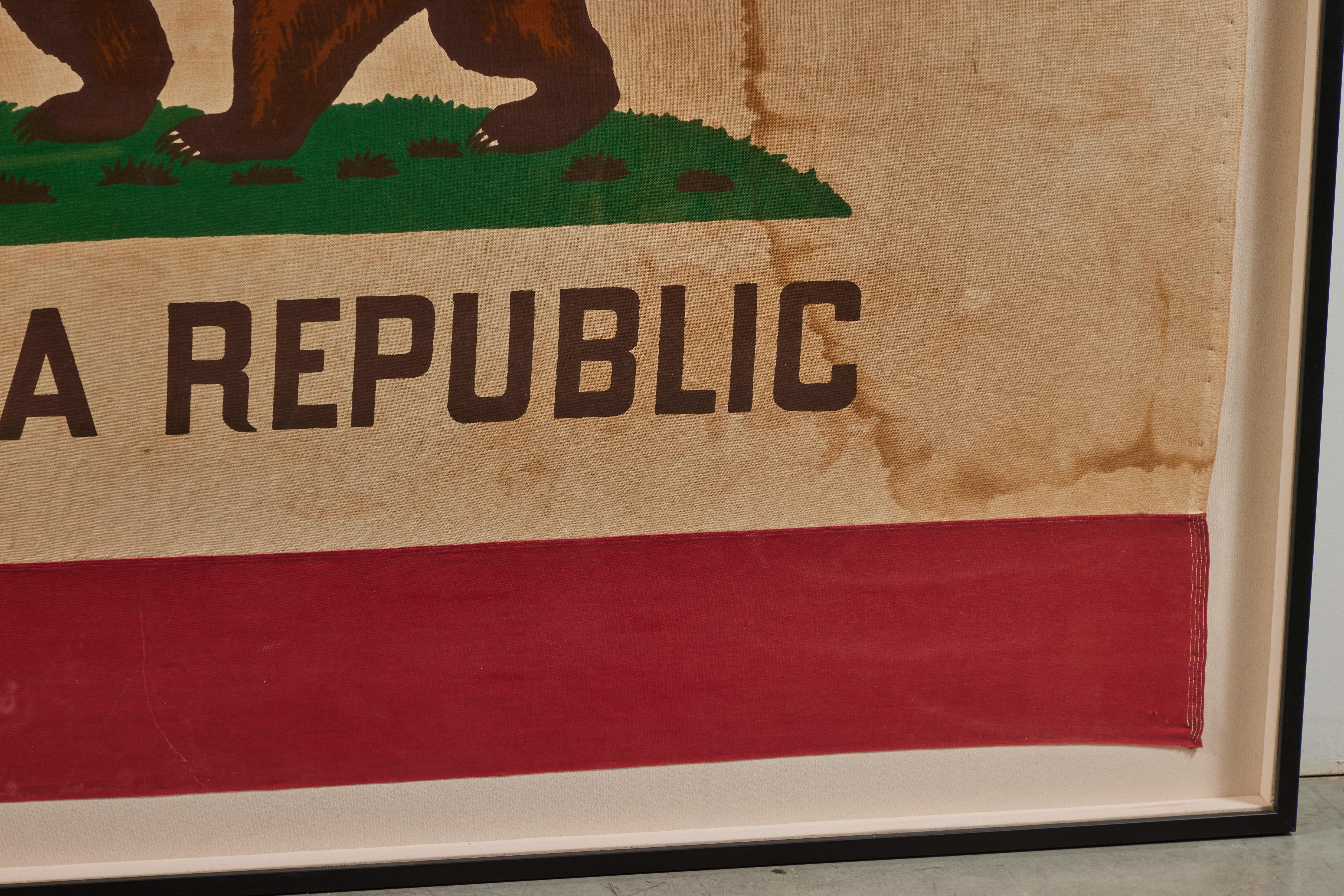 why is there a bear on the california flag