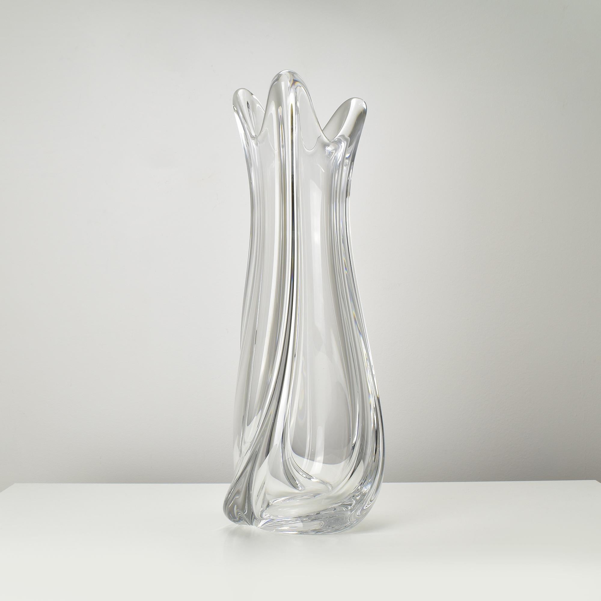 Metà XX secolo Vaso scultoreo gigante in vetro trasparente soffiato di 50 cm di Val Lambert in vendita