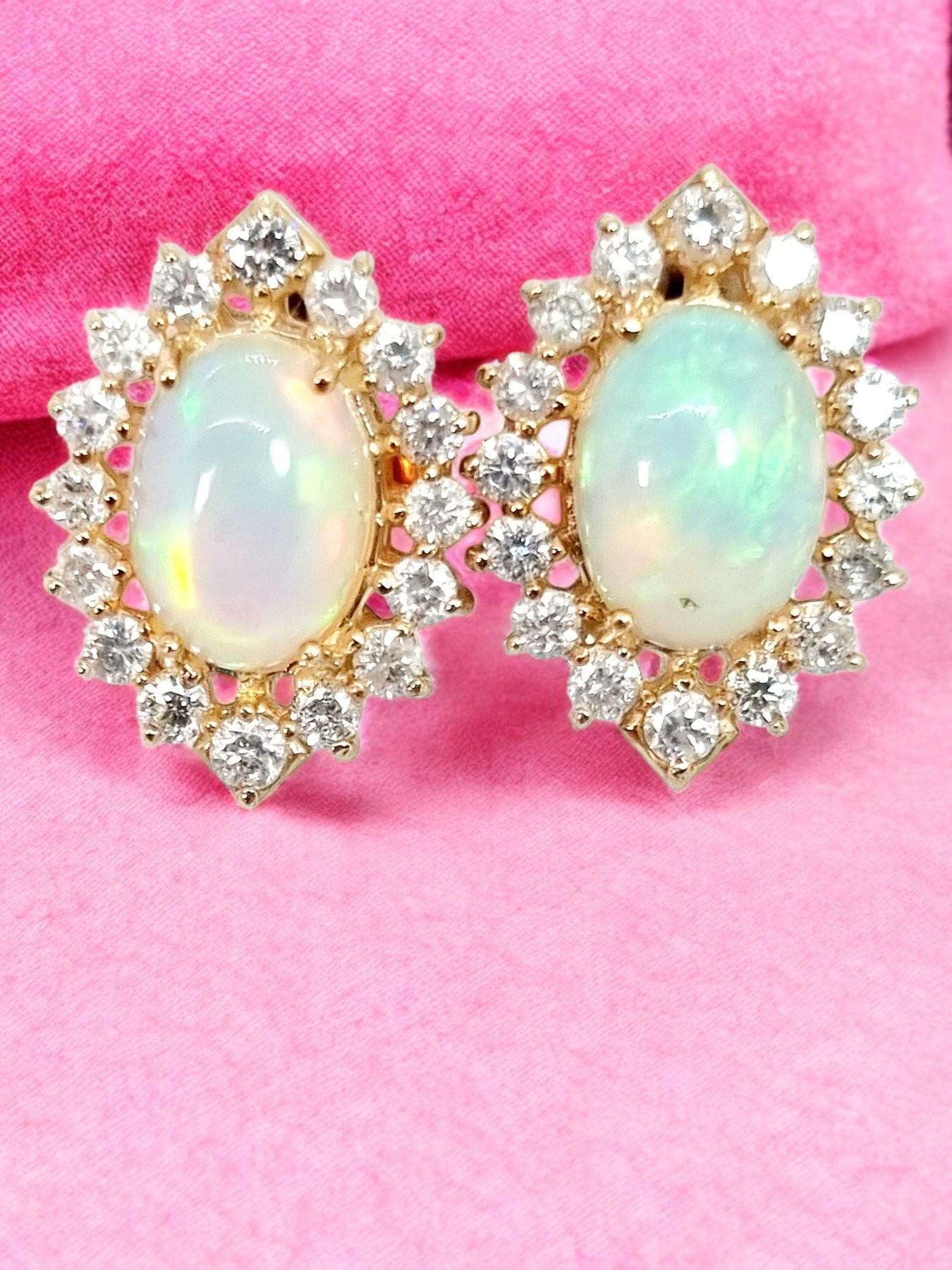 These opal earrings (2pcs) represent a timeless elegance. An enchanting array of colors that catch the light in dazzling ways. These sparkling opals contain a rich play of colors such as reds, blue, yellows and greens. Surrounded by sparkling