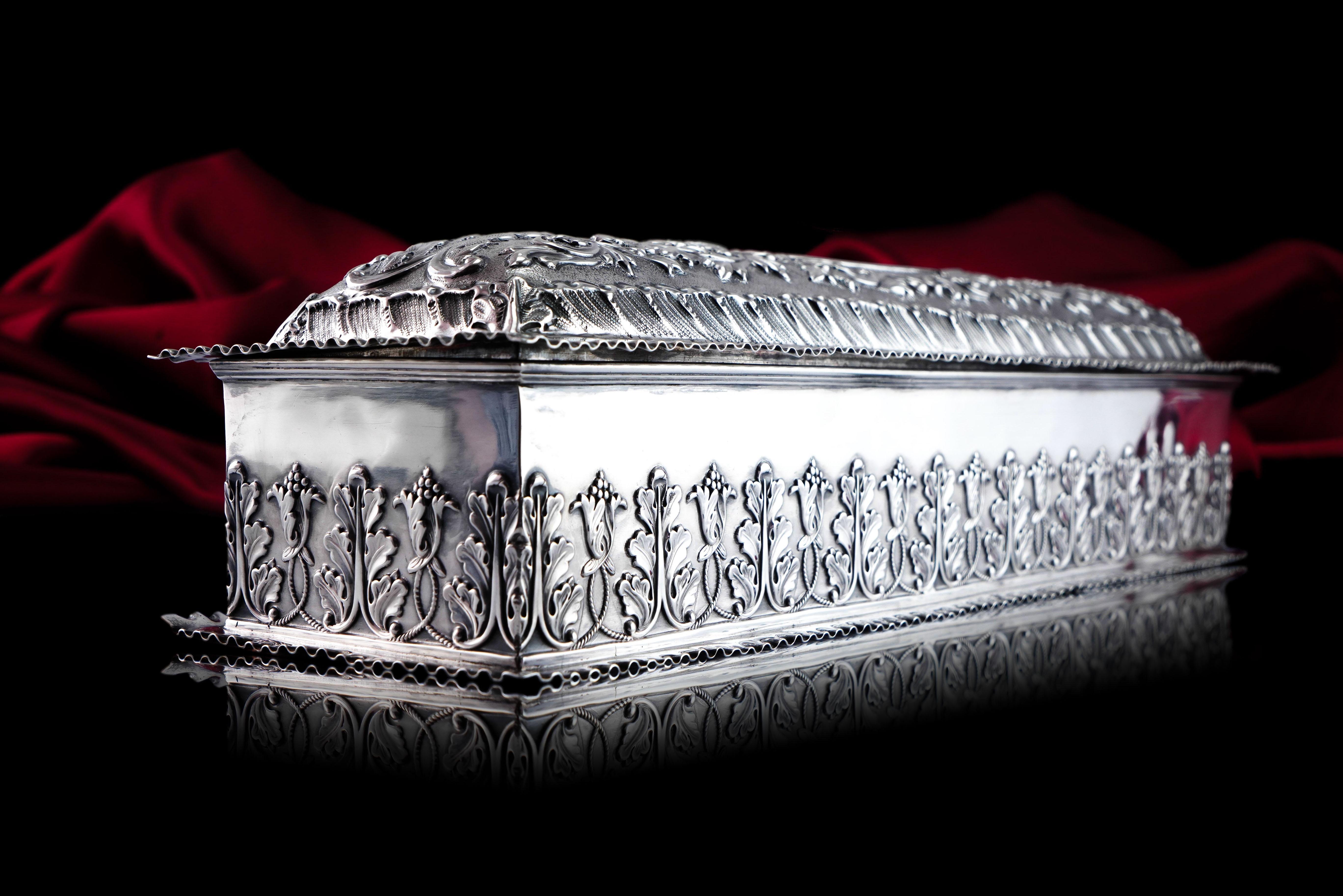 Giant Antique Edwardian Solid Silver Jewellery Box - Mappin & Webb Ltd 1901 For Sale 6