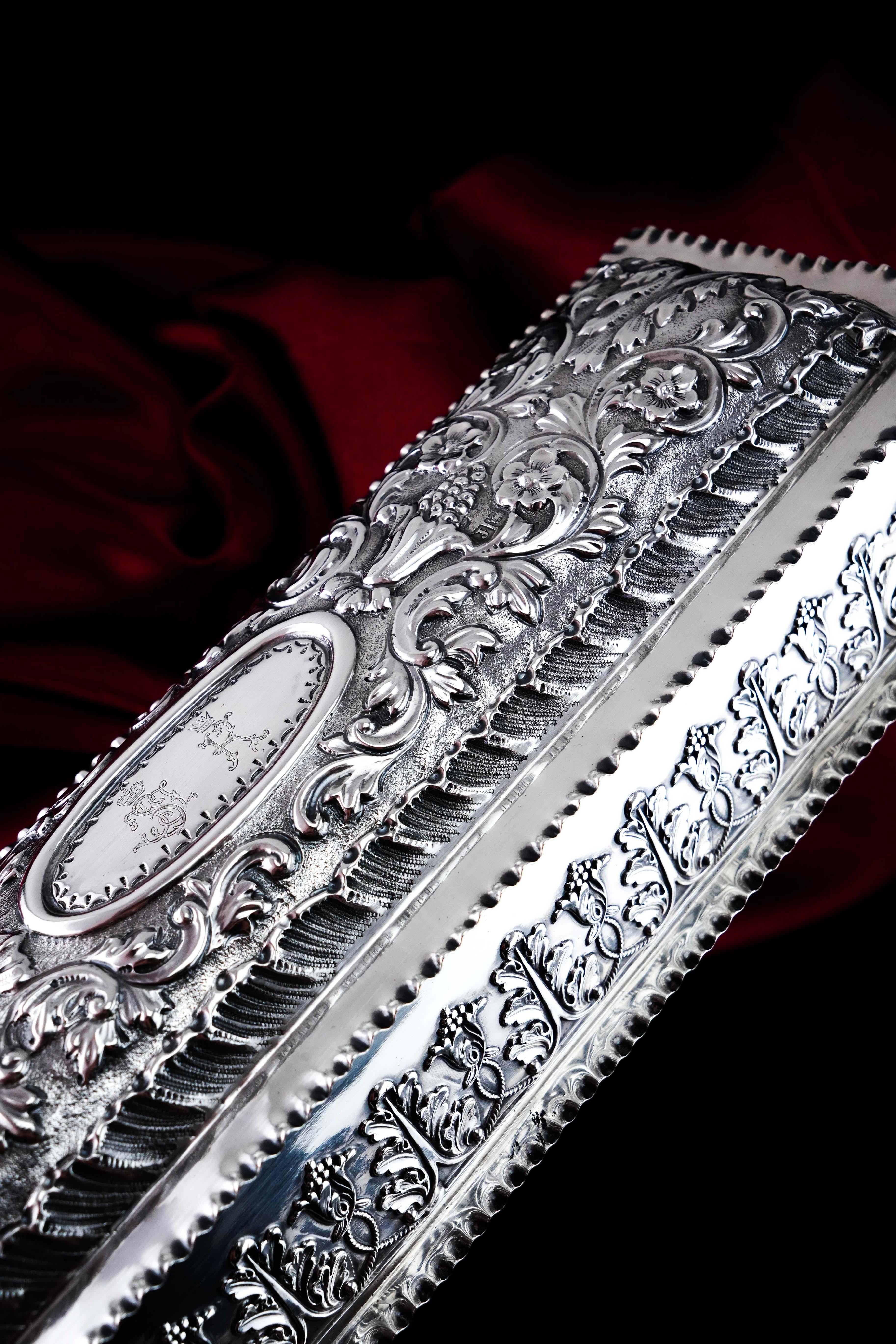 Giant Antique Edwardian Solid Silver Jewellery Box - Mappin & Webb Ltd 1901 In Good Condition For Sale In London, GB
