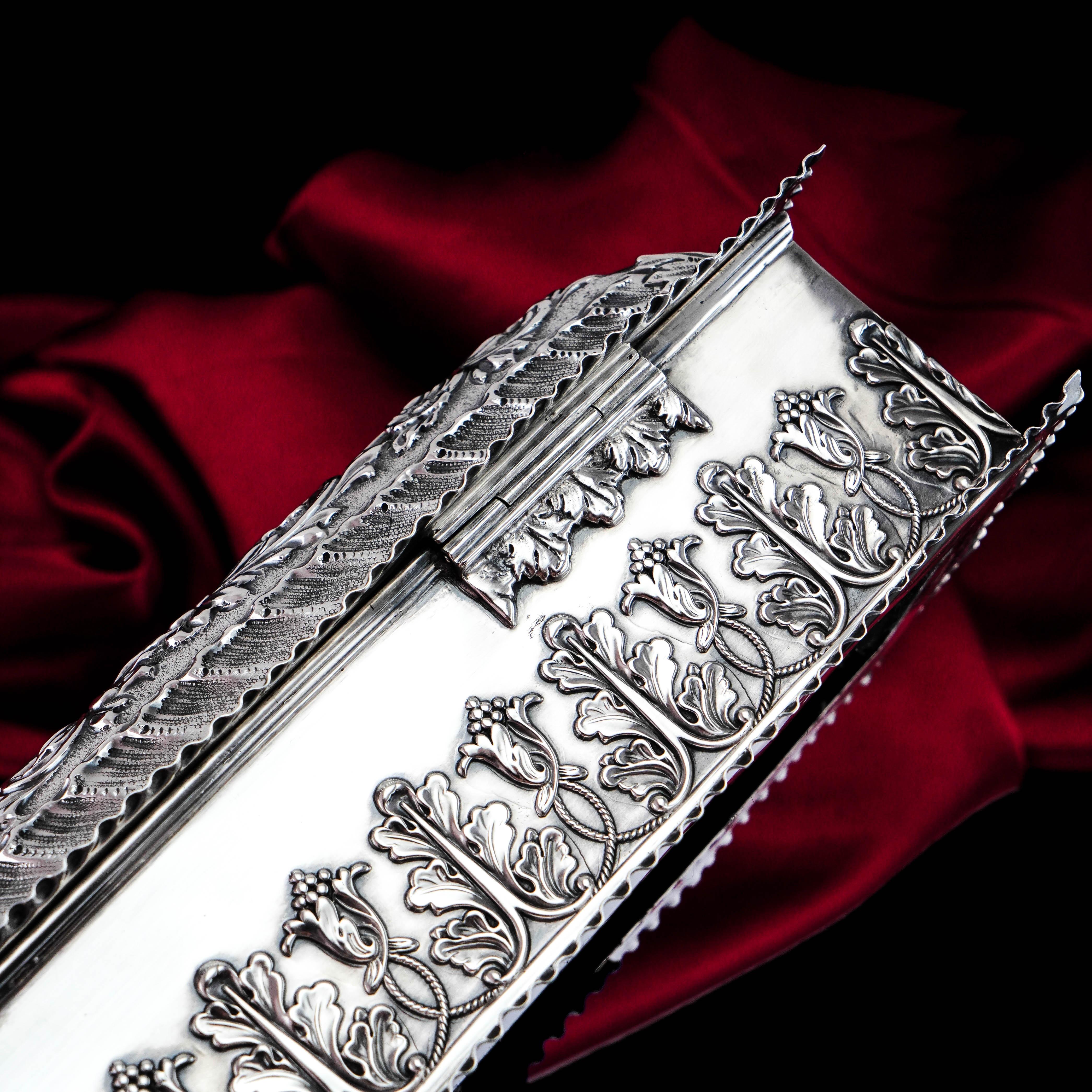 Early 20th Century Giant Antique Edwardian Solid Silver Jewellery Box - Mappin & Webb Ltd 1901 For Sale