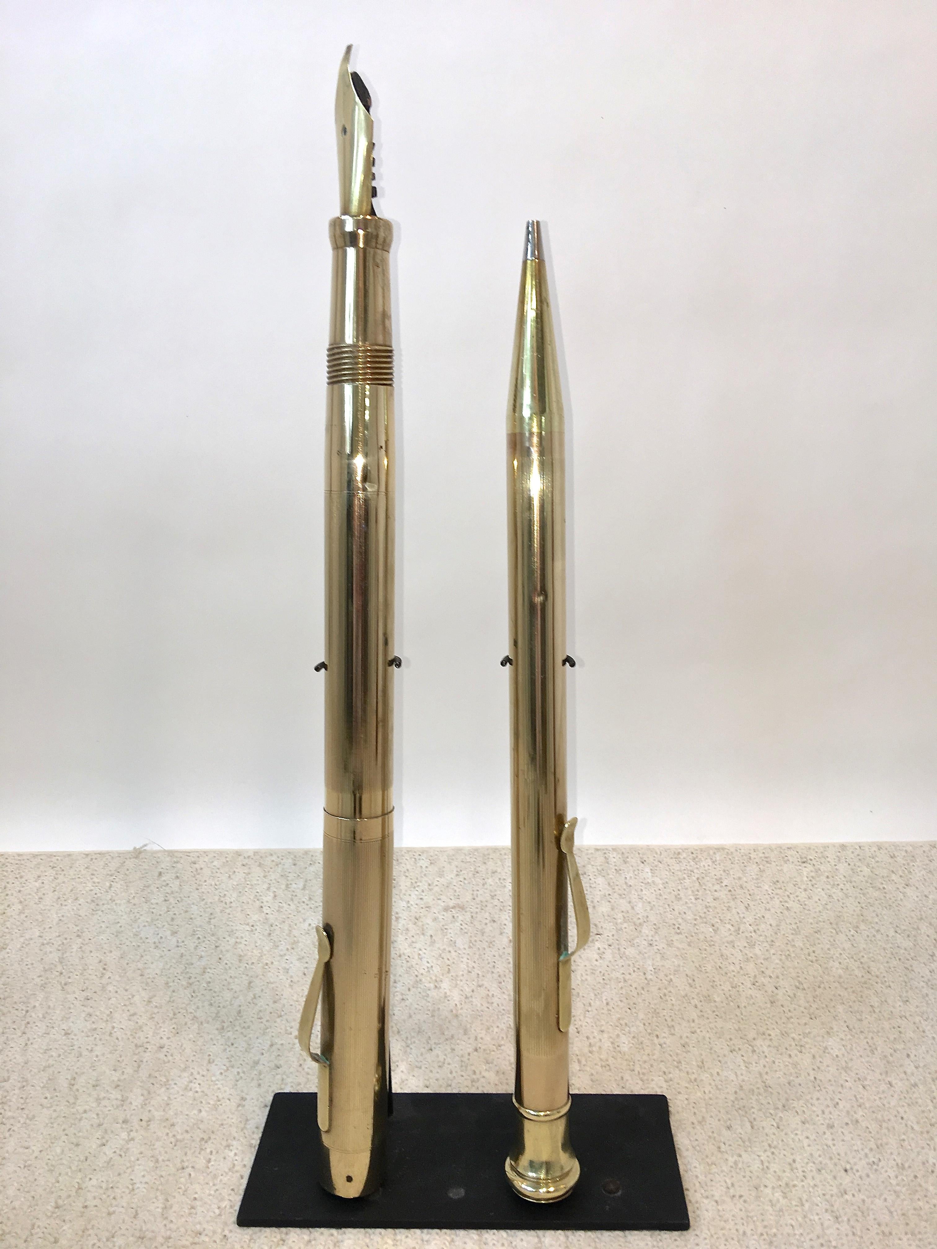 Art déco Modèles géants de stylos de fontaine en laiton et de crayons mécaniques Art Déco en vente