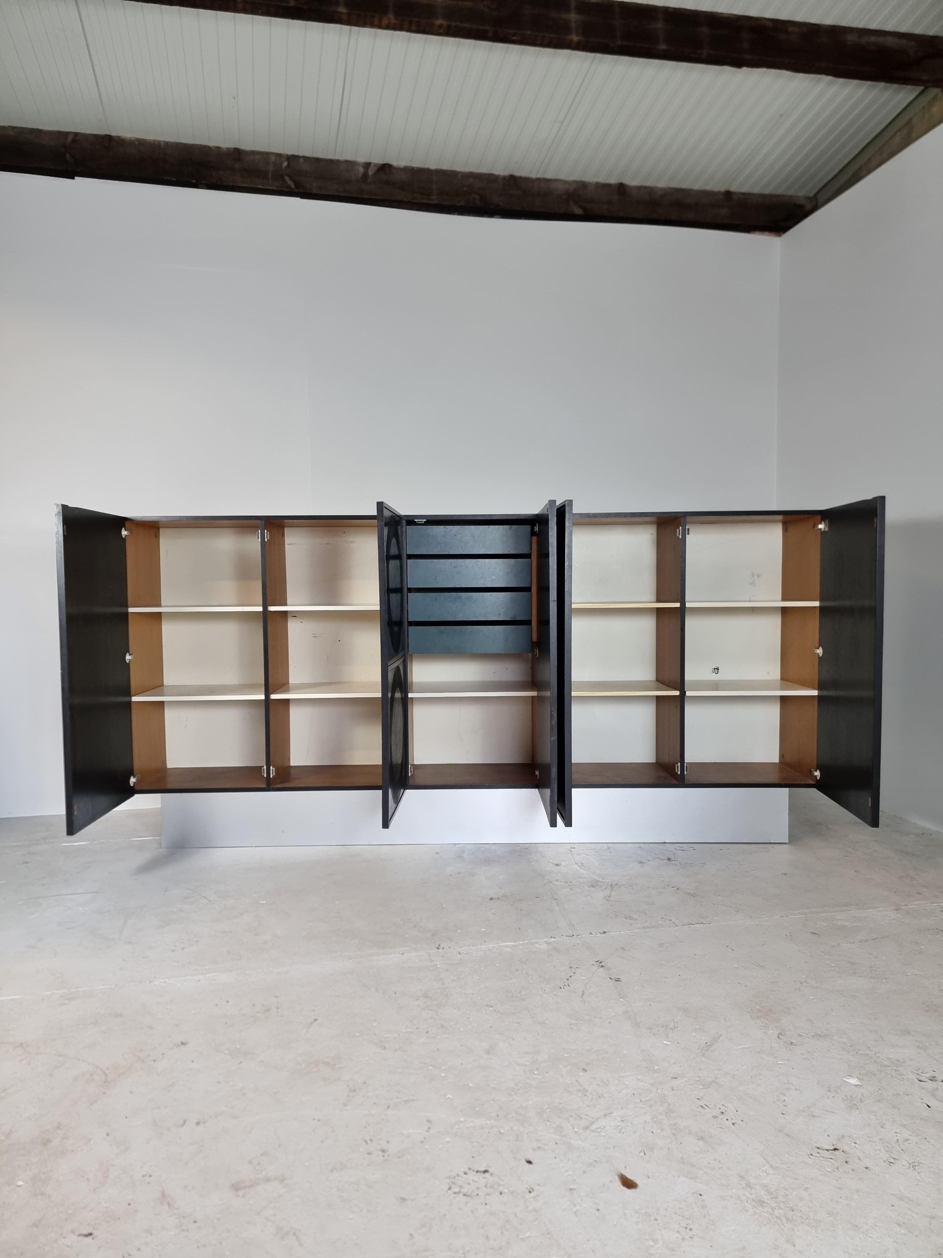 Giant Black Brutalist Highboard by Musterring, 1980s Alemán en venta