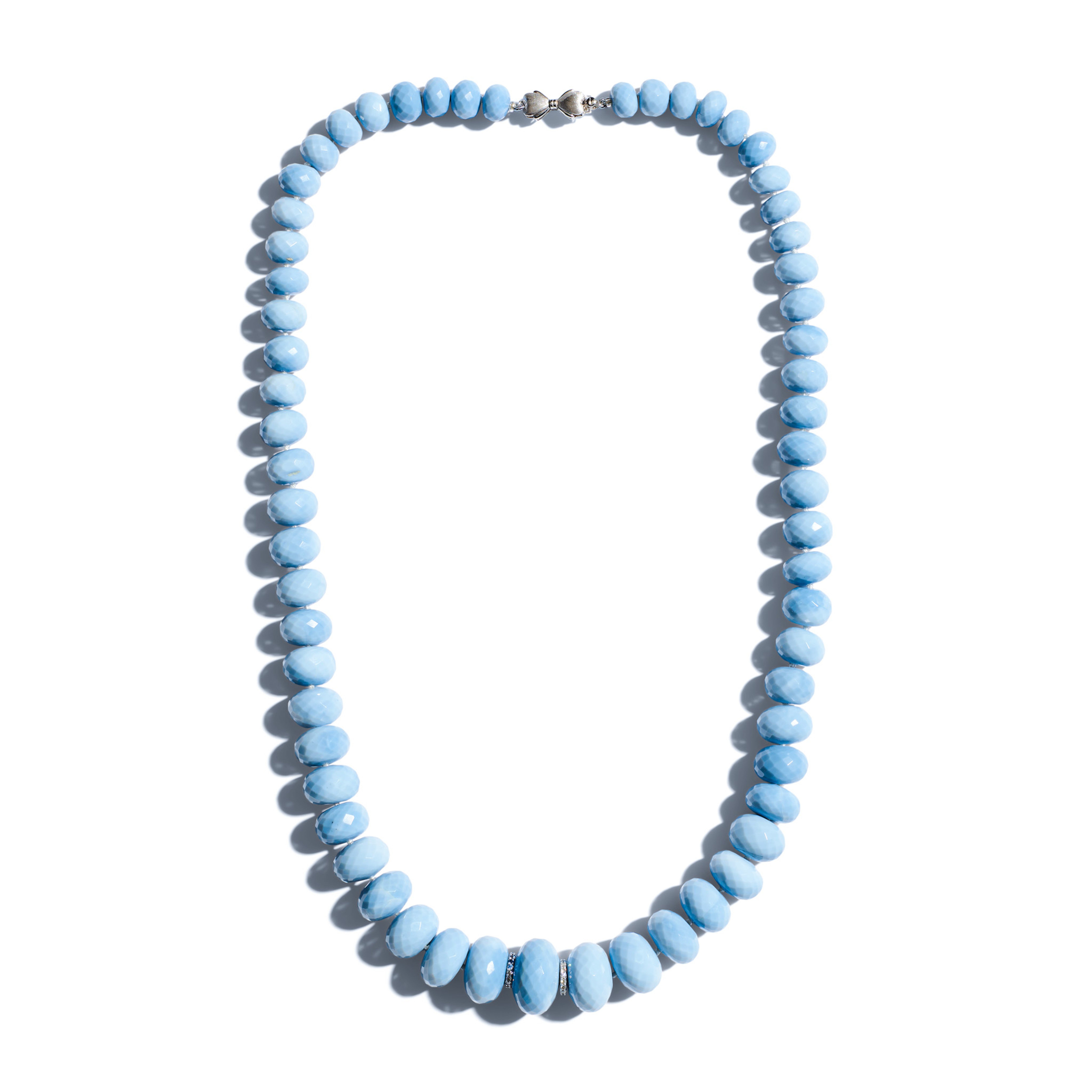 Collana gigante in oro bianco con diamanti e zaffiri, blu denim dell'Oregon.