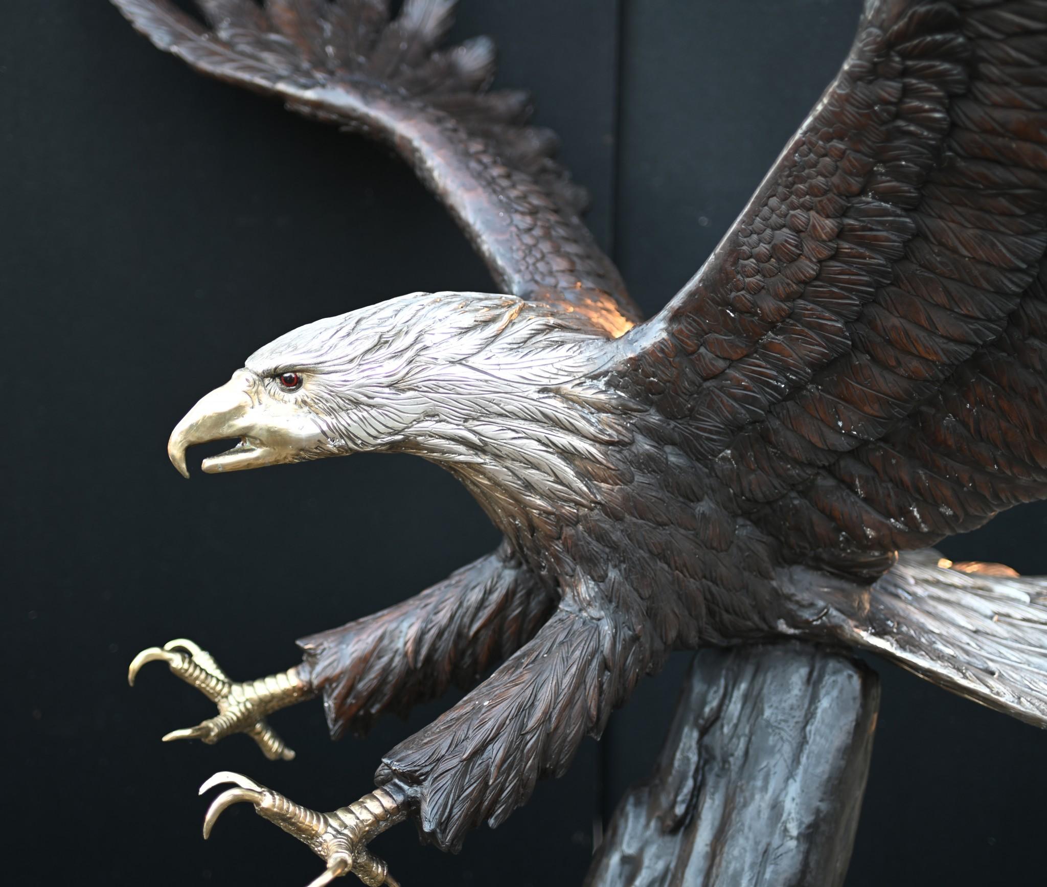 Fine XX secolo Statua gigante di bronzo dell'aquila americana Uccello calvo in vendita