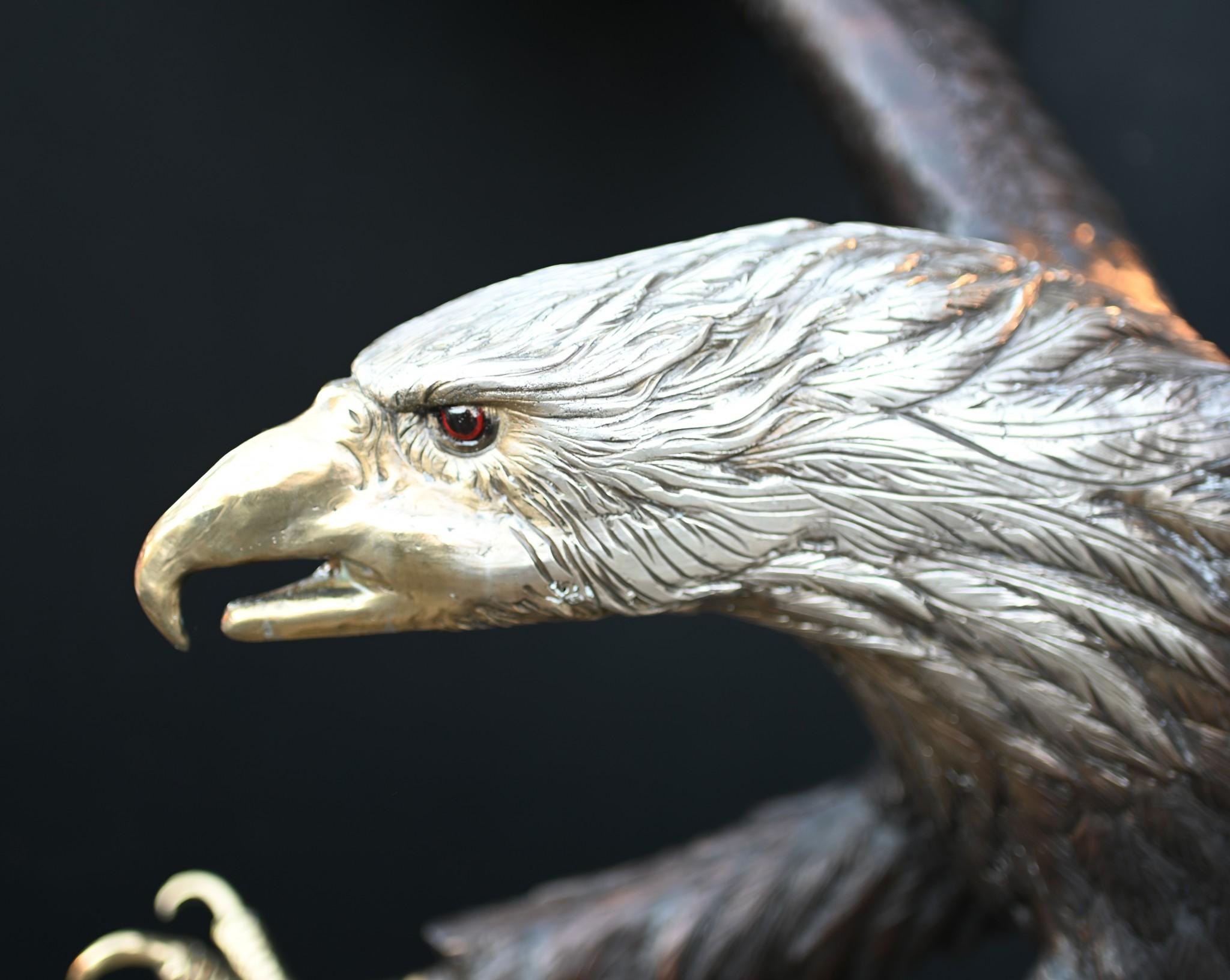 Statua gigante di bronzo dell'aquila americana Uccello calvo in vendita 1