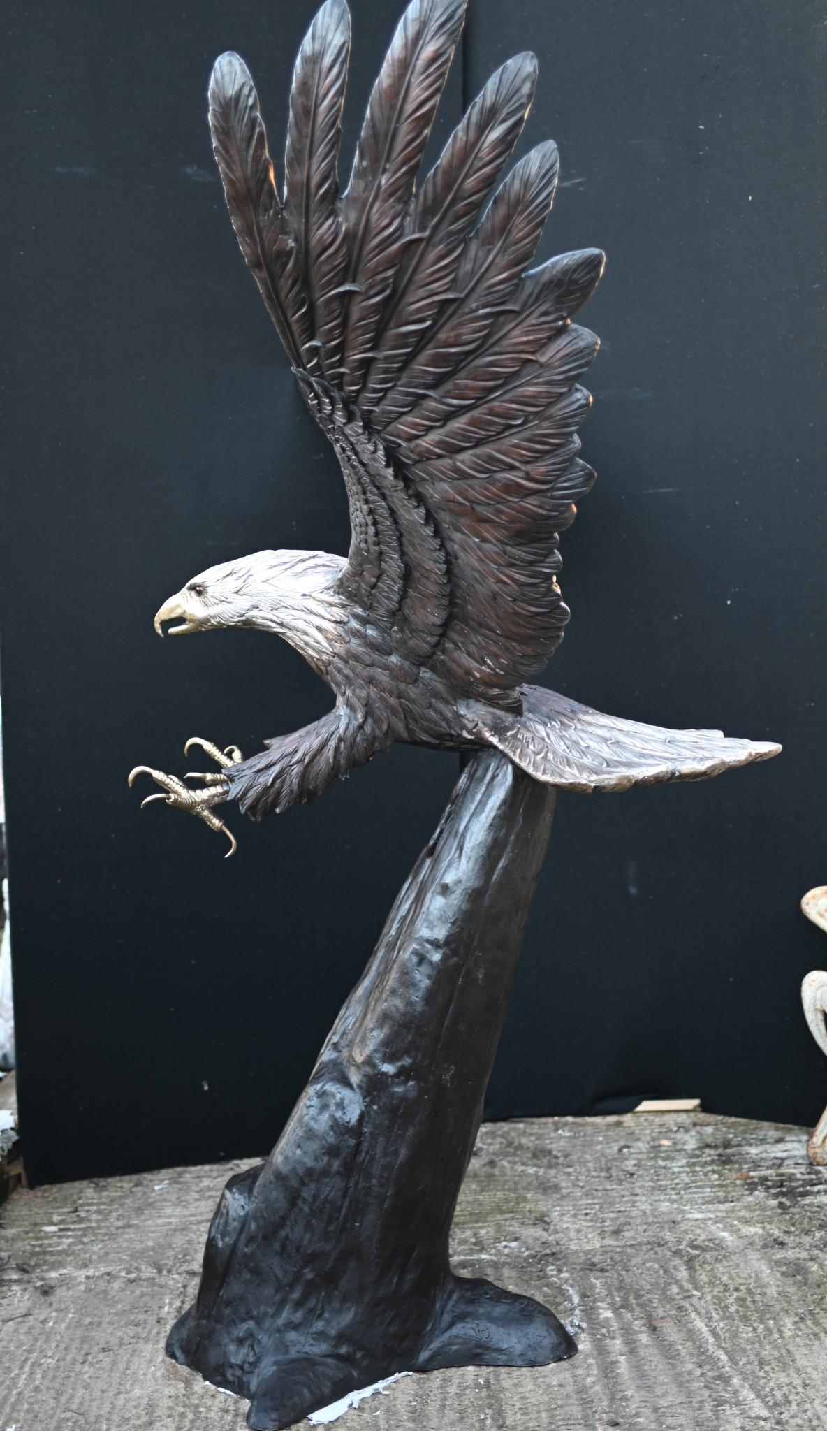 Statua gigante di bronzo dell'aquila americana Uccello calvo in vendita 2