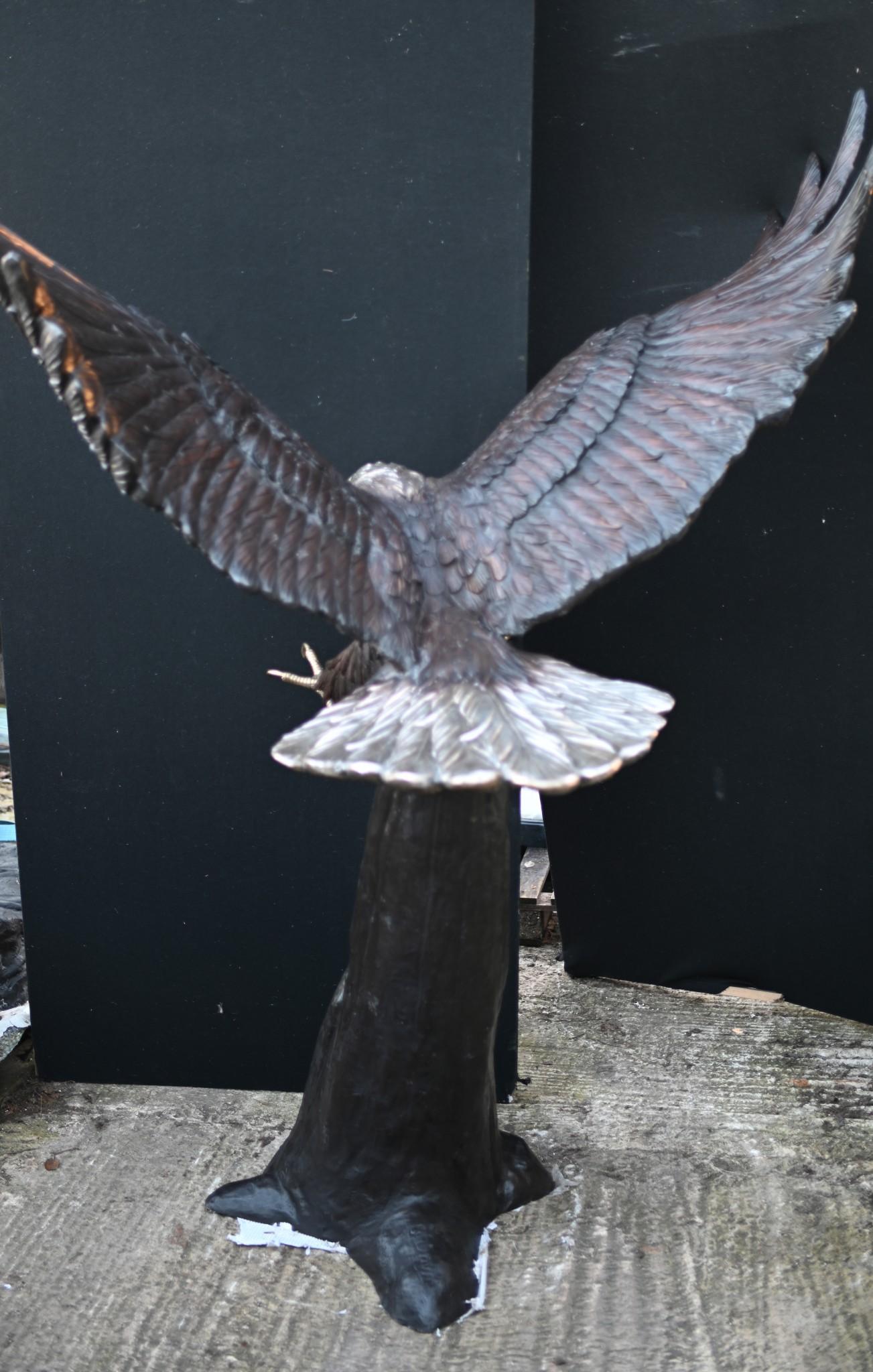 Statua gigante di bronzo dell'aquila americana Uccello calvo in vendita 3