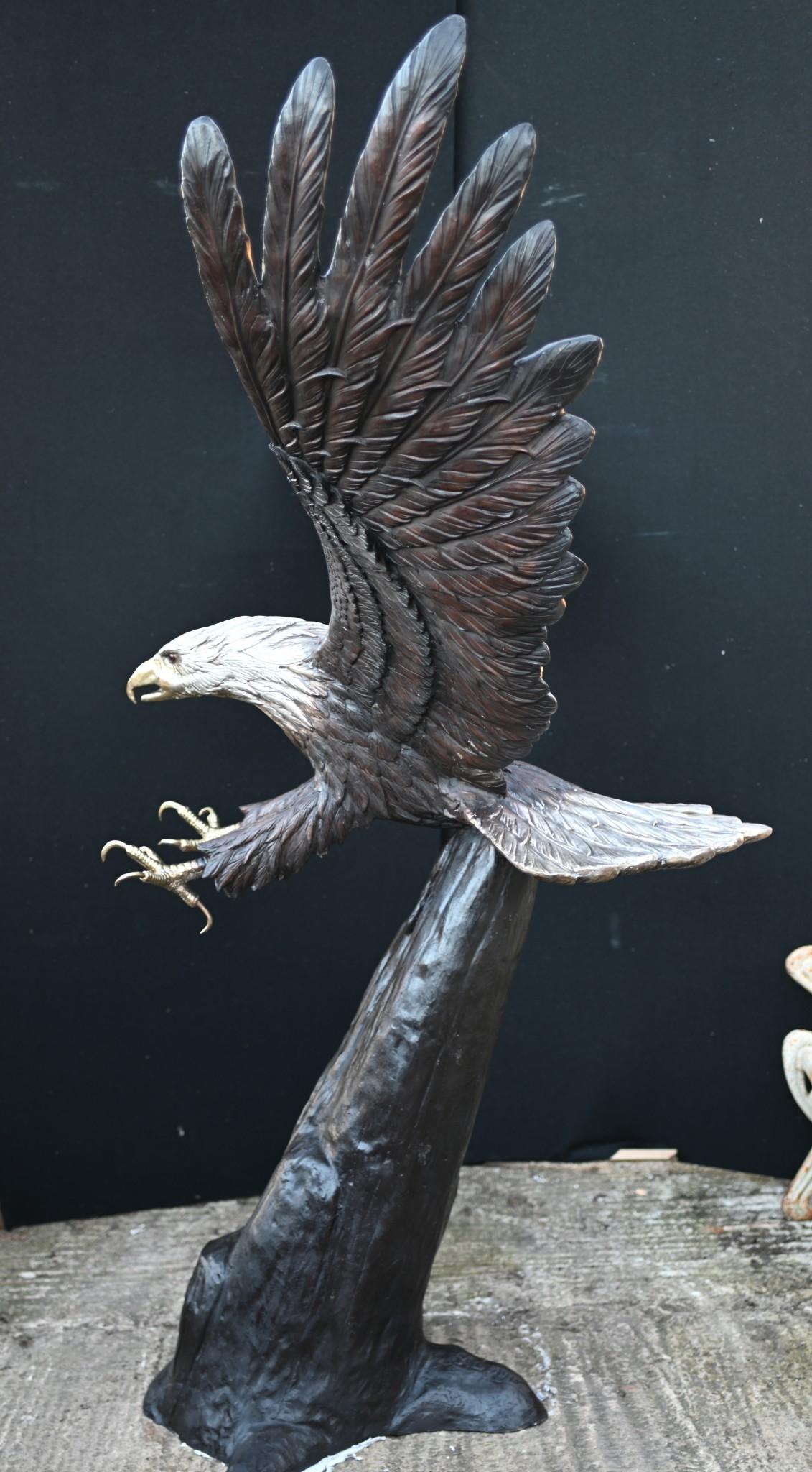 Statua gigante di bronzo dell'aquila americana Uccello calvo in vendita 4