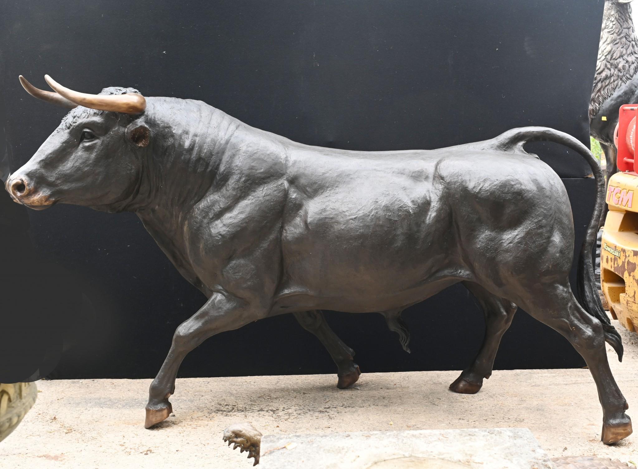 Giant Bronze Bull Statue Bullock Garden Animals 4