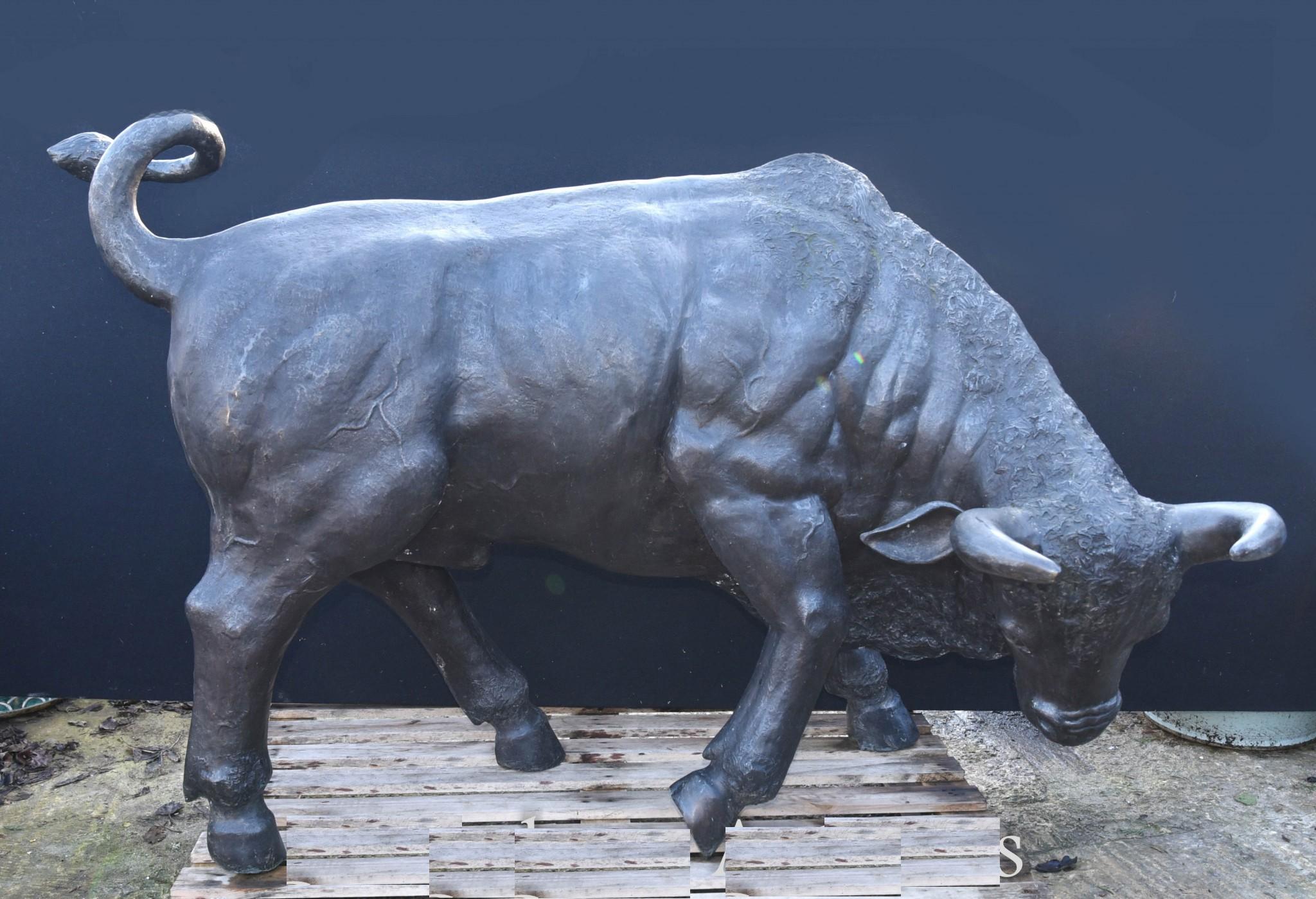 Estatua de Toro Gigante de Bronce - Bullock Animales de Jardín en venta 6