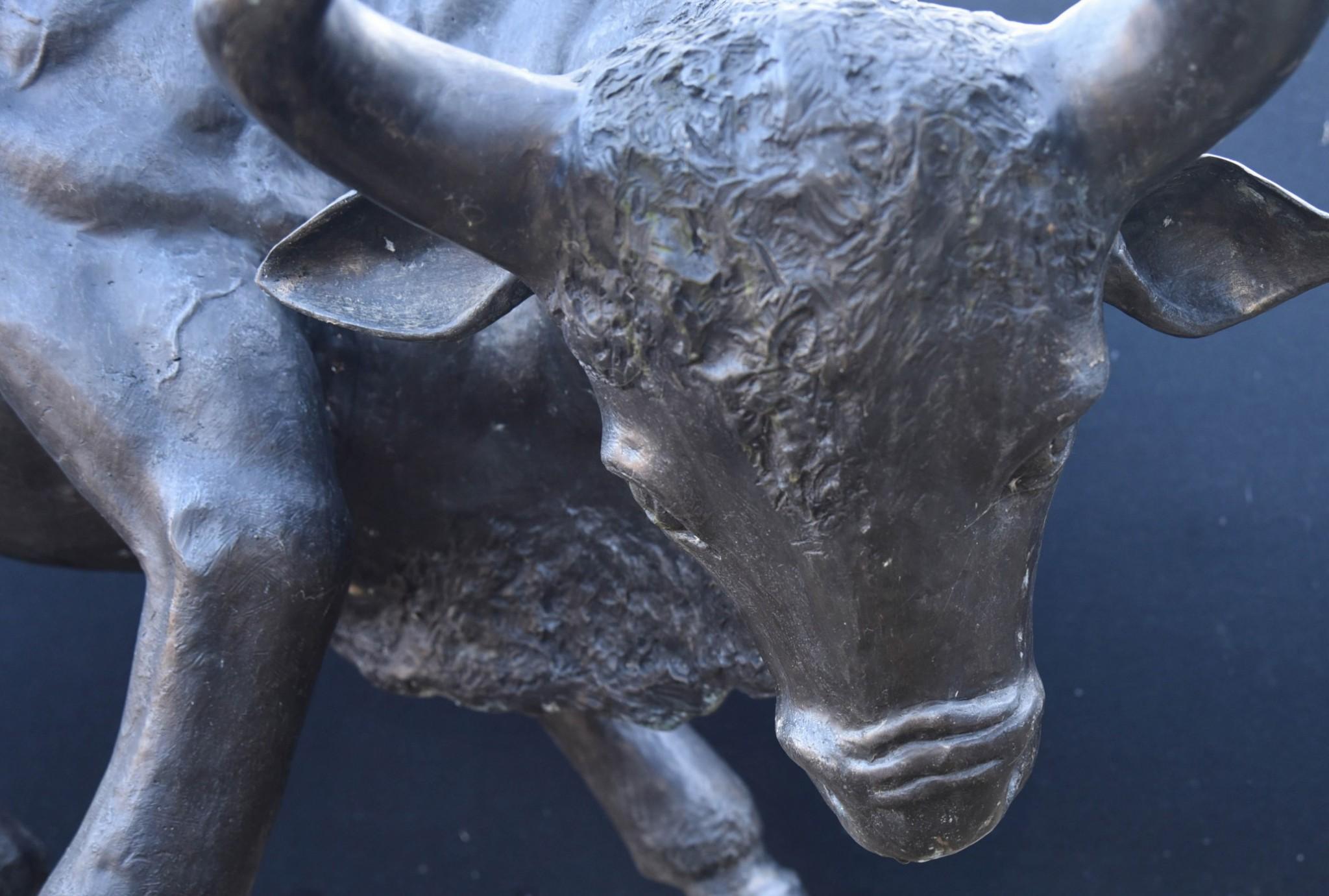 Estatua de Toro Gigante de Bronce - Bullock Animales de Jardín en venta 2