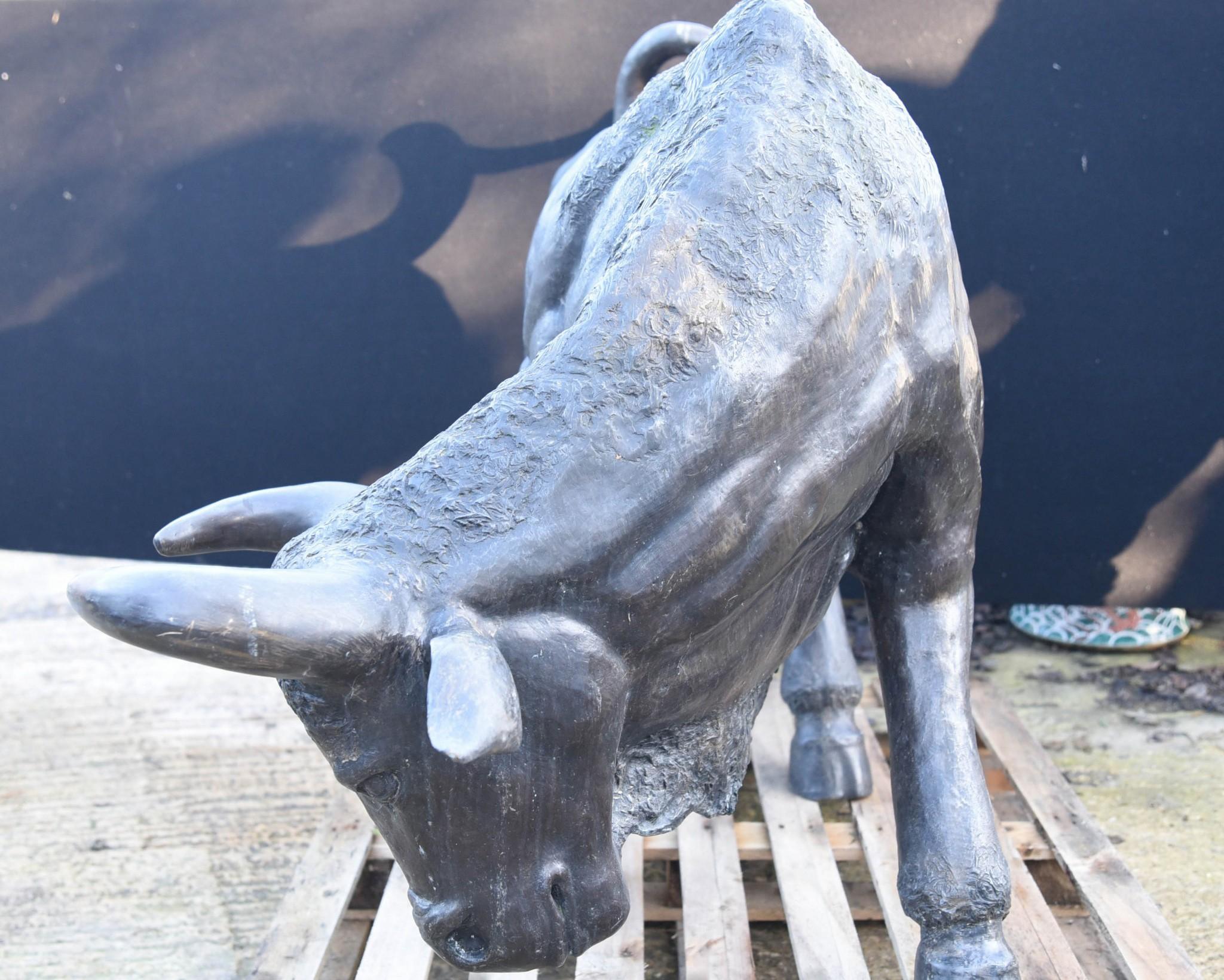 Estatua de Toro Gigante de Bronce - Bullock Animales de Jardín en venta 5
