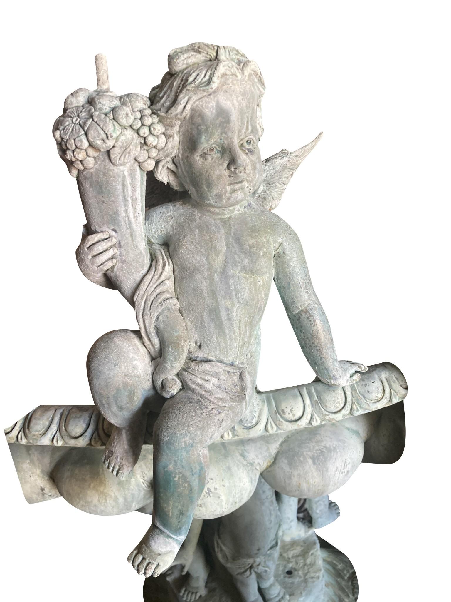 Fine XX secolo Fontana di bronzo gigante con cherubino italiano, acqua di rubinetto, Firenze in vendita