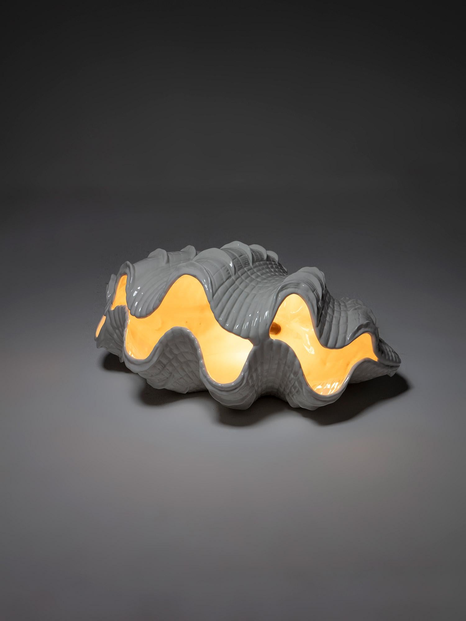 Late 20th Century Giant Clam Shell Ceramic Lamp by Studio Smania Milano, Iltaly, 1970s For Sale
