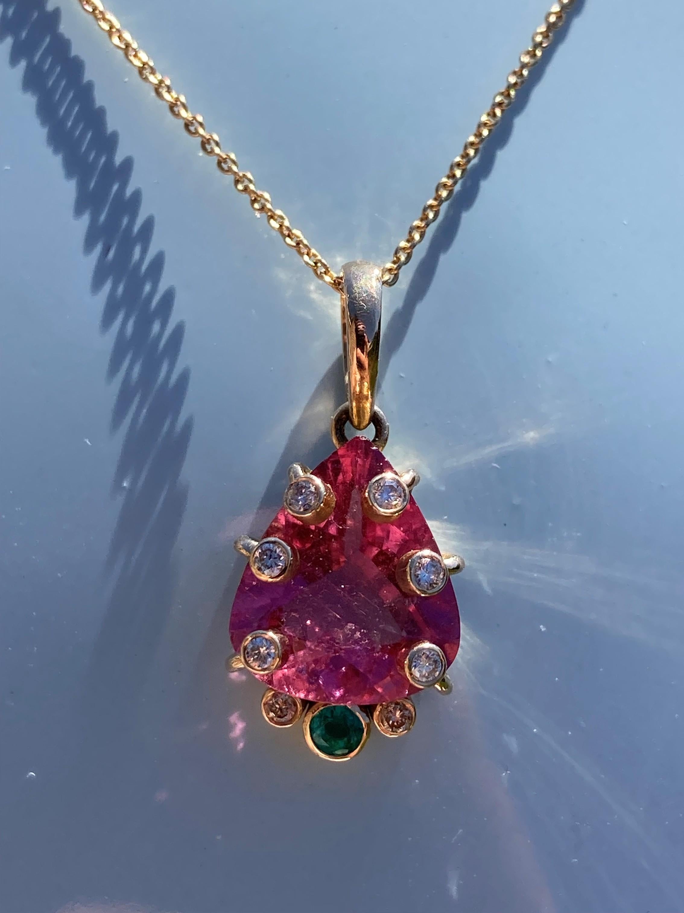De las mujeres Collar Colgante Esmeralda Gigante Diamante y Turmalina Oro 14K en venta