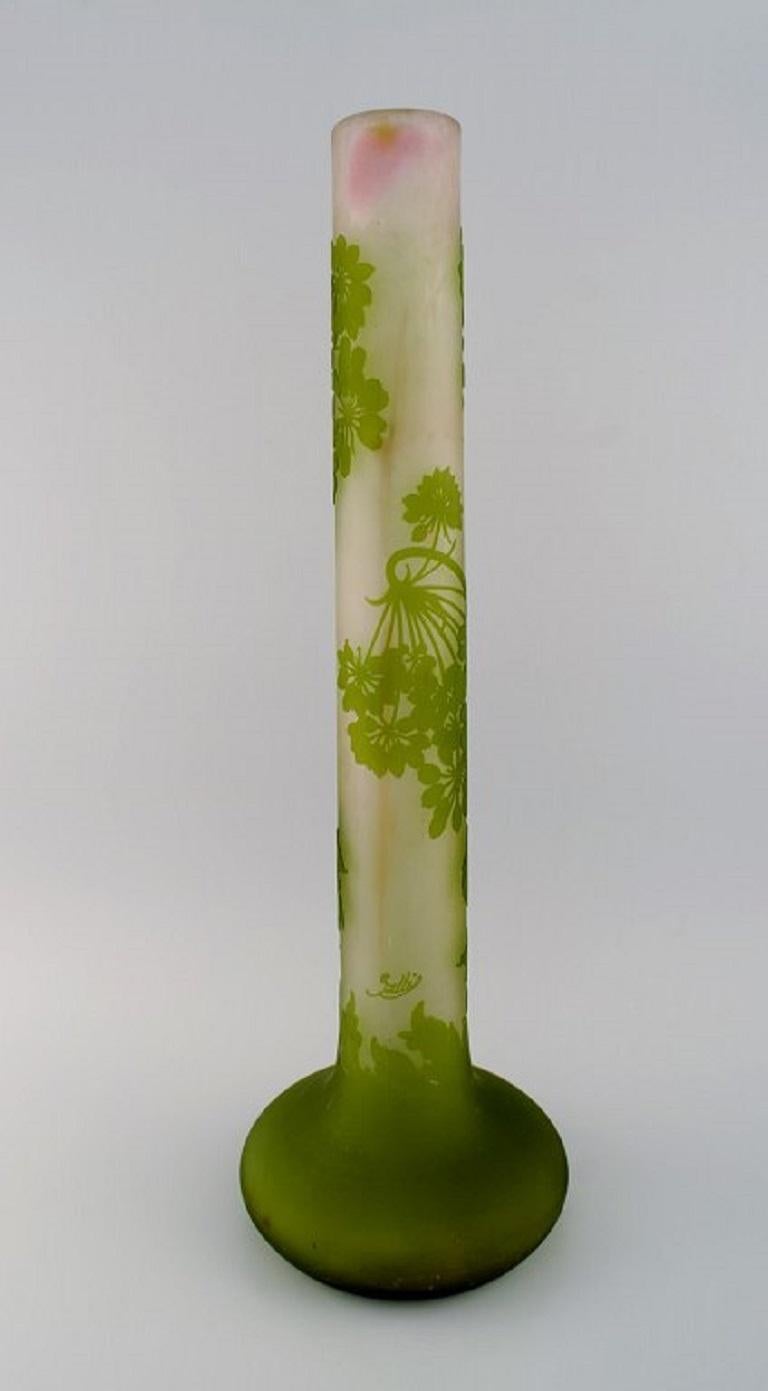 Giant Emile Gallé vase in frosted and green art glass carved with motifs of foliage. Early 20th century.
Measures: 59 x 19,5 cm.
In excellent condition.
Signed.