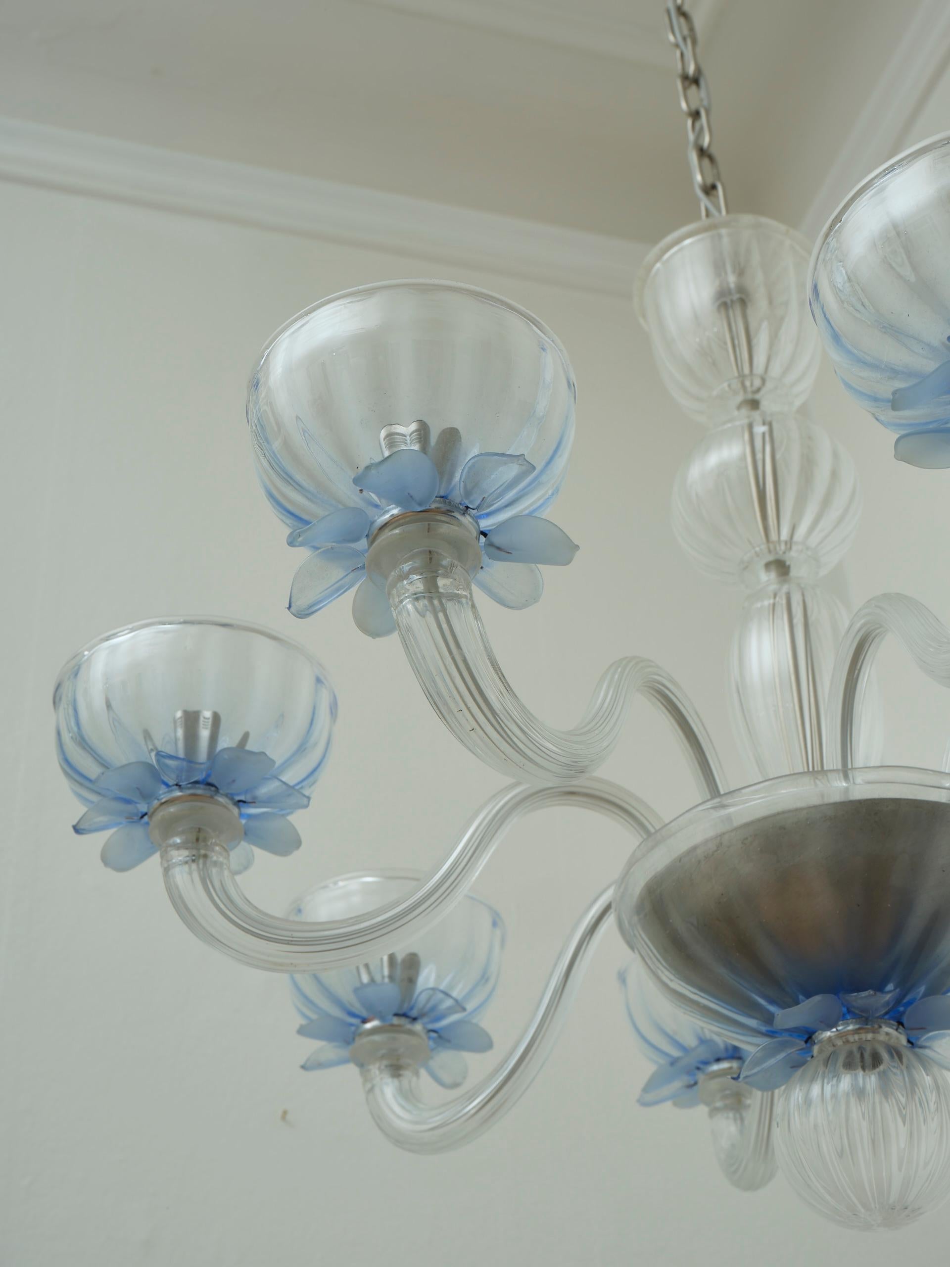 Giant European glass chandelier 8 arms blue details in the style of Murano For Sale 2