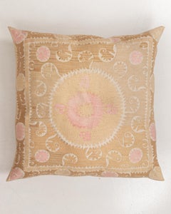 Giant Floor Cushion aus einer Vintage-Uzbek Suzani, gefertigt