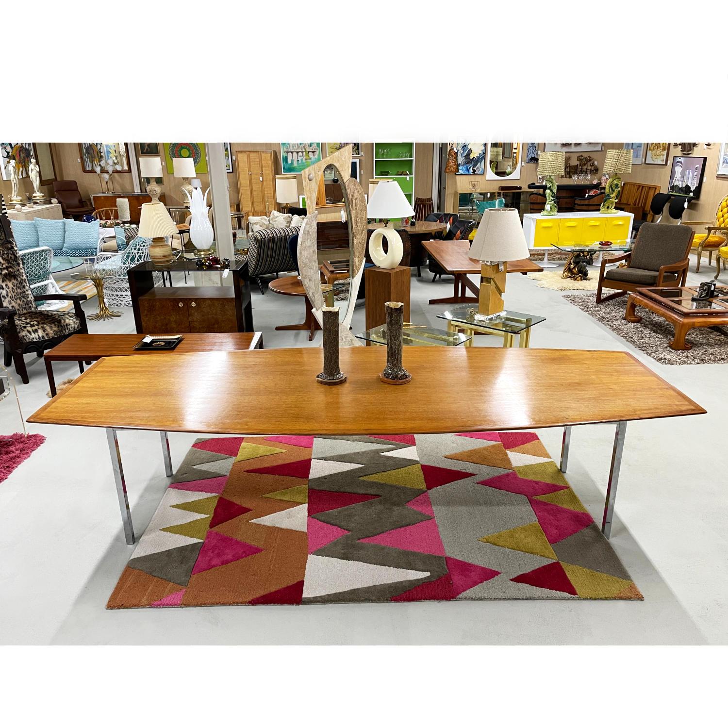 Giant Florence Knoll Konferenz-Boot-Tisch aus Nussbaum Chrom für Knoll International (amerikanisch) im Angebot