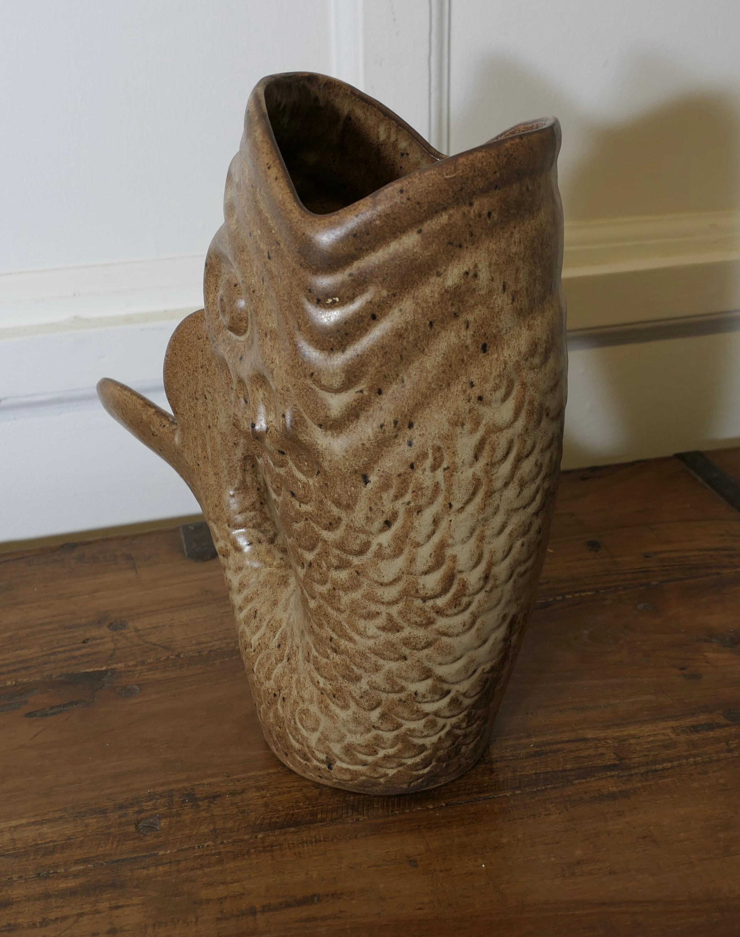 Metà XX secolo Brocca da pesce gigante francese Vallauris Ceramica   Un pezzo oversize di Vallauris AM in vendita
