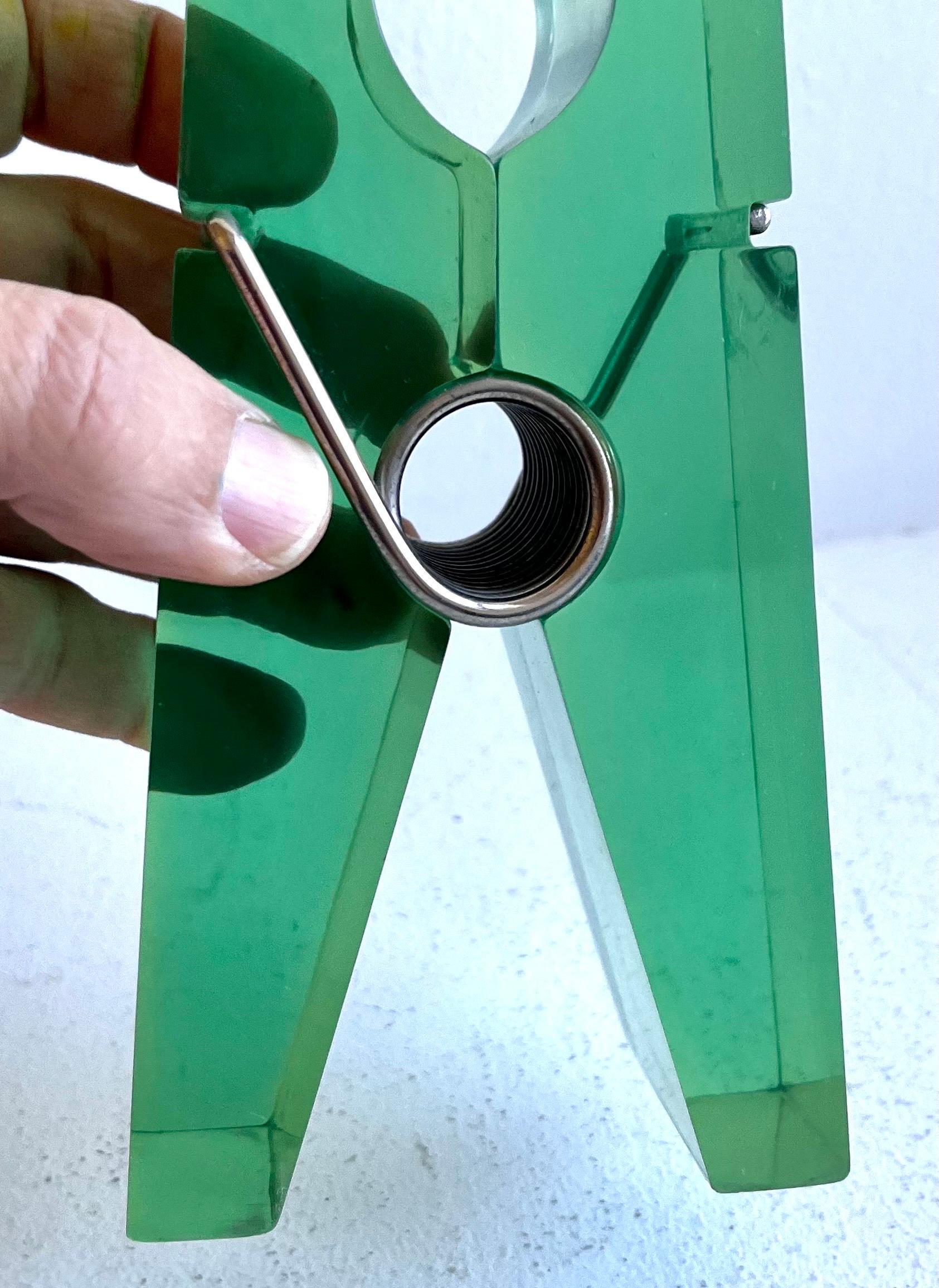 Graffetta gigante in acrilico verde nello stile di Claes Oldenburg degli anni '80 in vendita 3