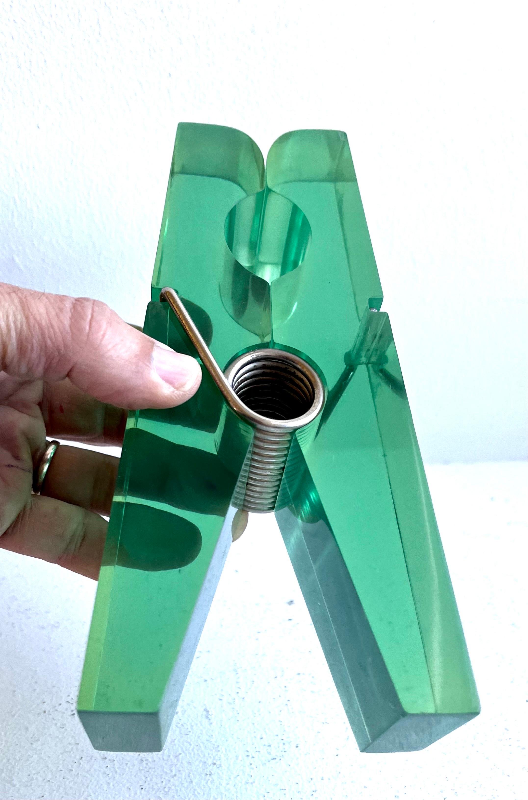 Graffetta gigante in acrilico verde nello stile di Claes Oldenburg degli anni '80 in vendita 4